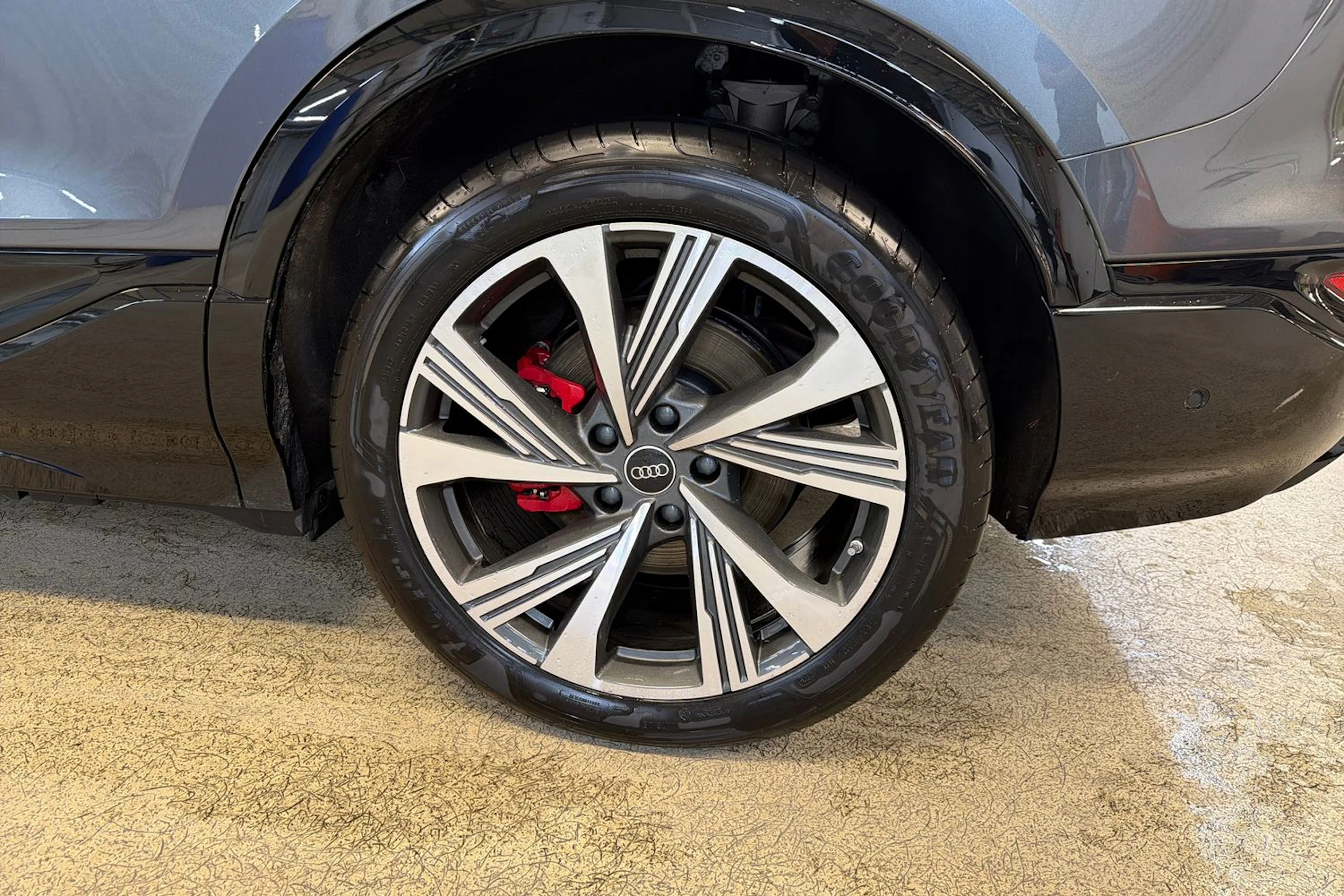 harmaa Audi SQ6 e-tron 2026 kuva 10.