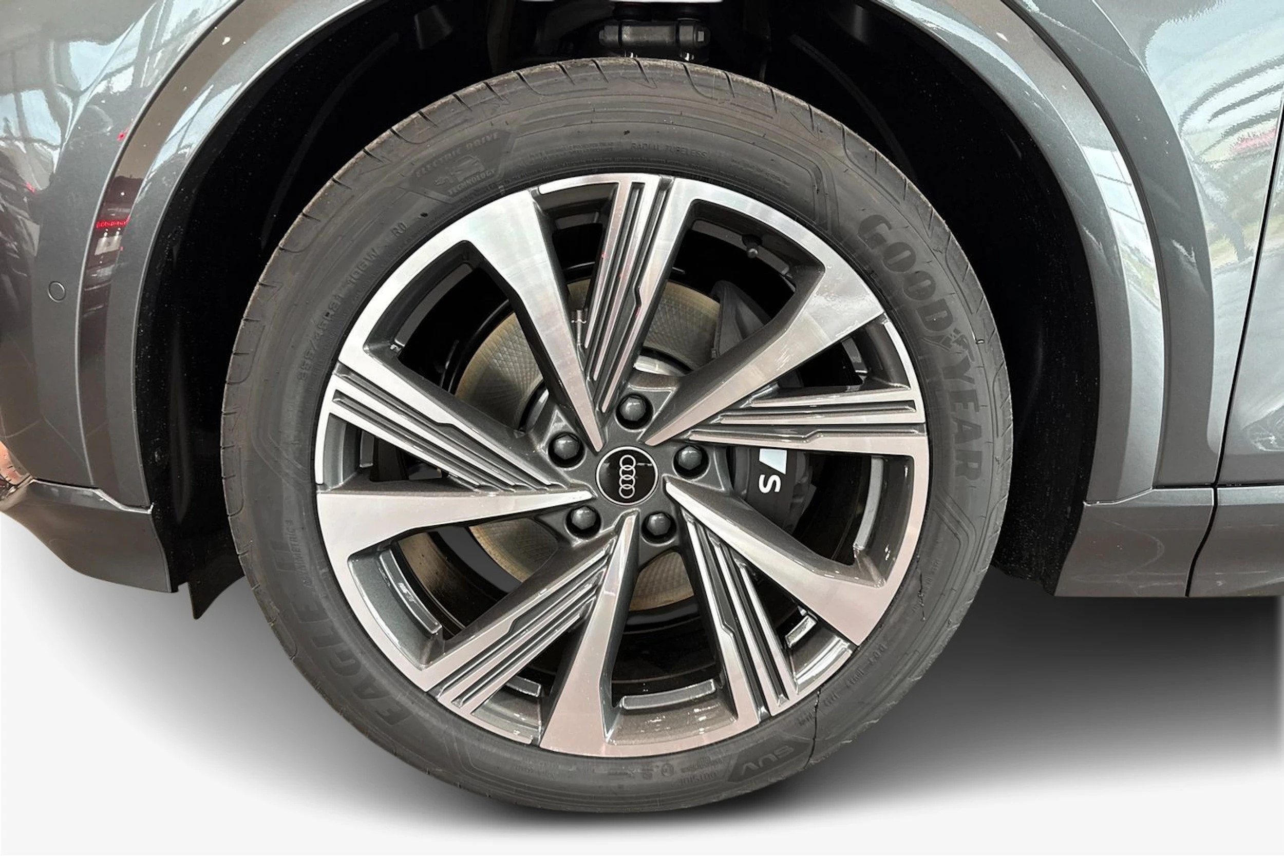 met. harmaa Audi SQ6 e-tron 2026 kuva 9.