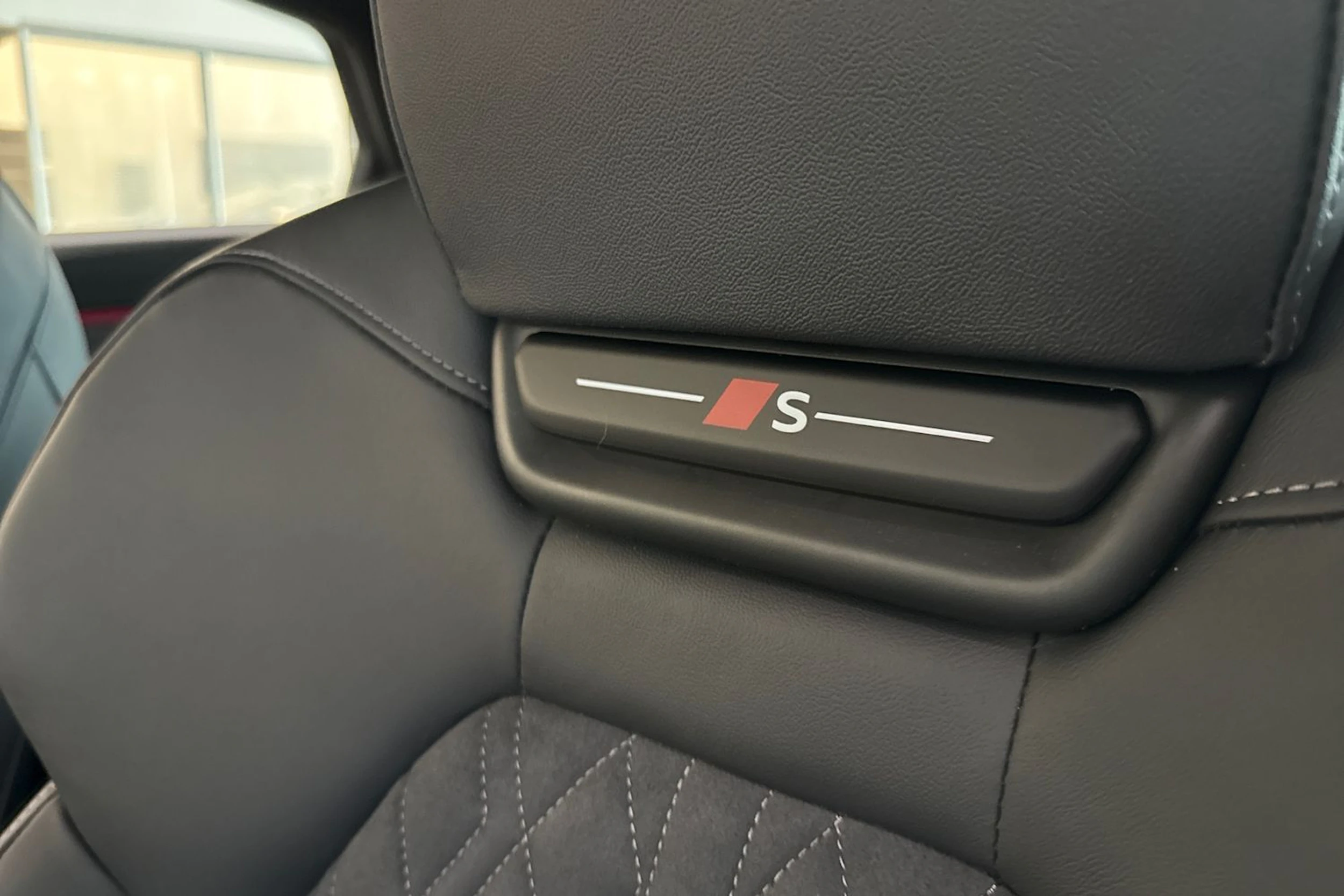 met. harmaa Audi SQ6 e-tron 2026 kuva 17.