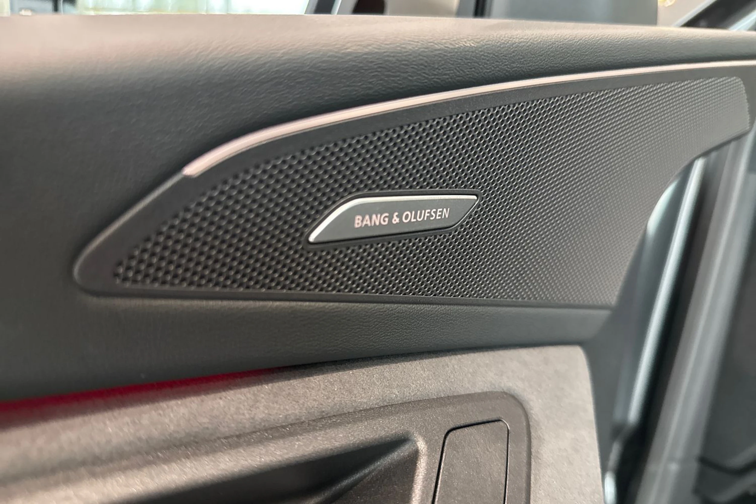 met. harmaa Audi SQ6 e-tron 2026 kuva 18.