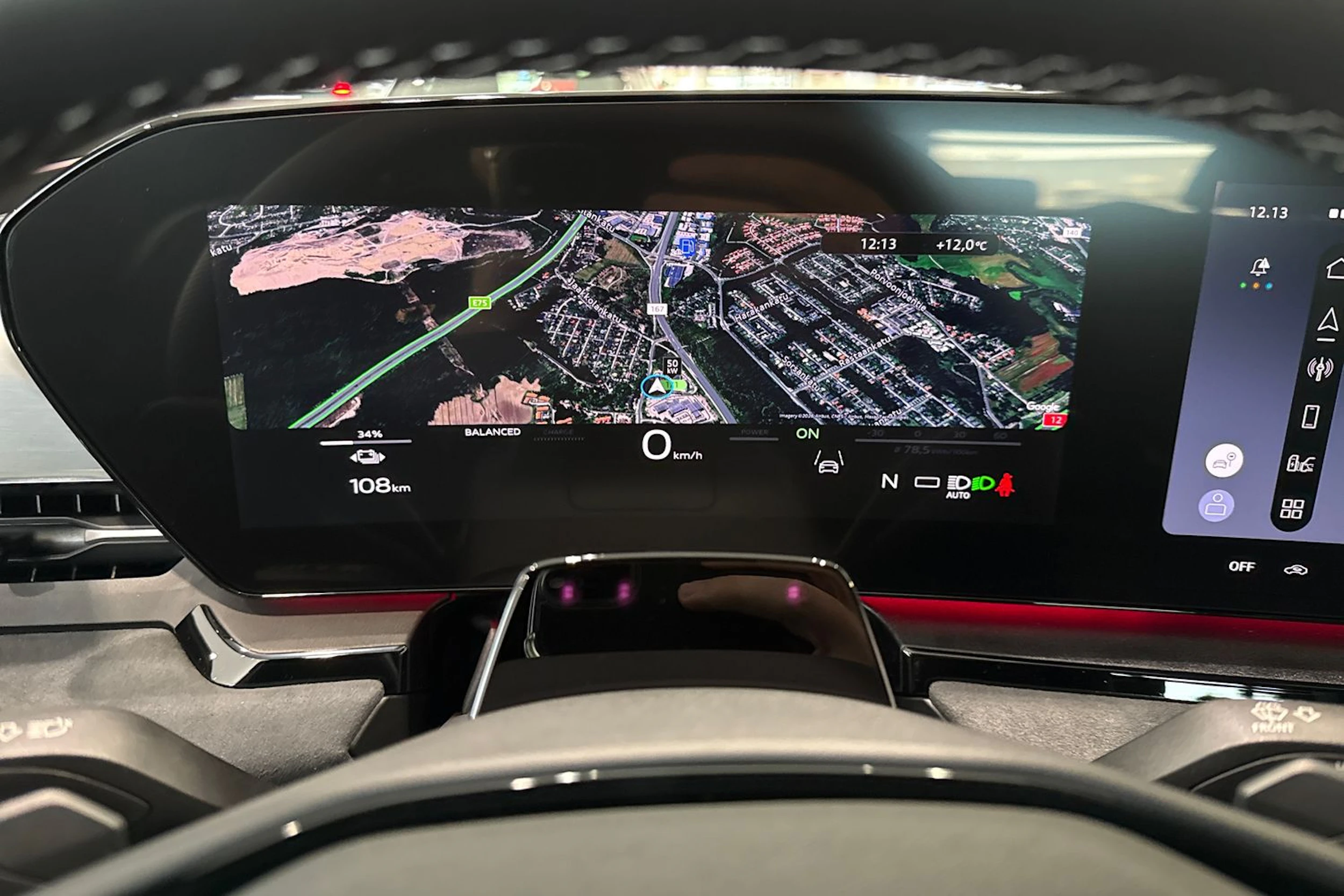 met. harmaa Audi SQ6 e-tron 2026 kuva 22.