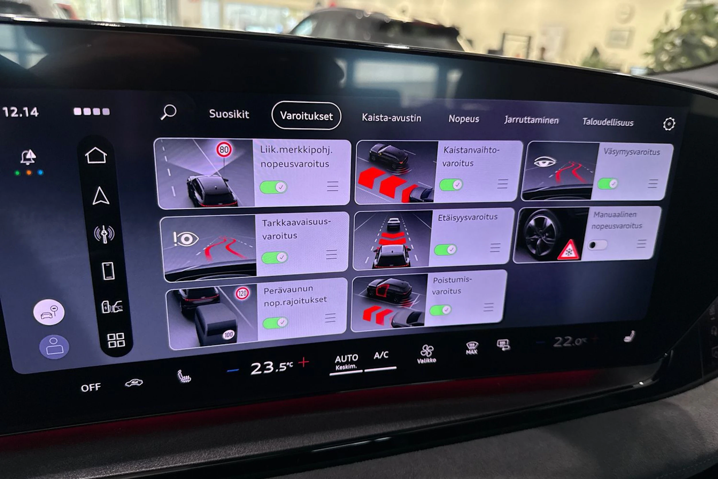 met. harmaa Audi SQ6 e-tron 2026 kuva 25.