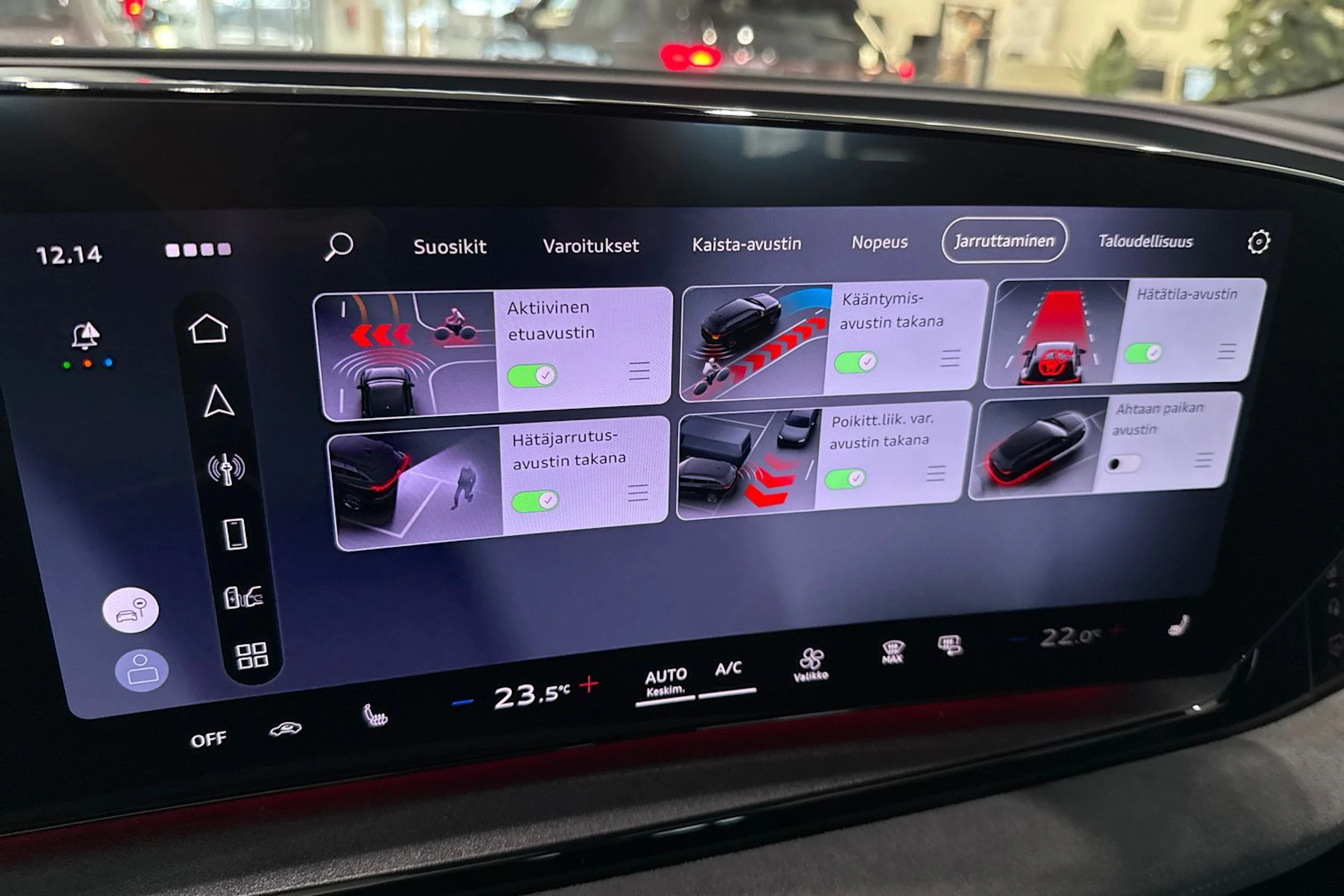 met. harmaa Audi SQ6 e-tron 2026 kuva 28.