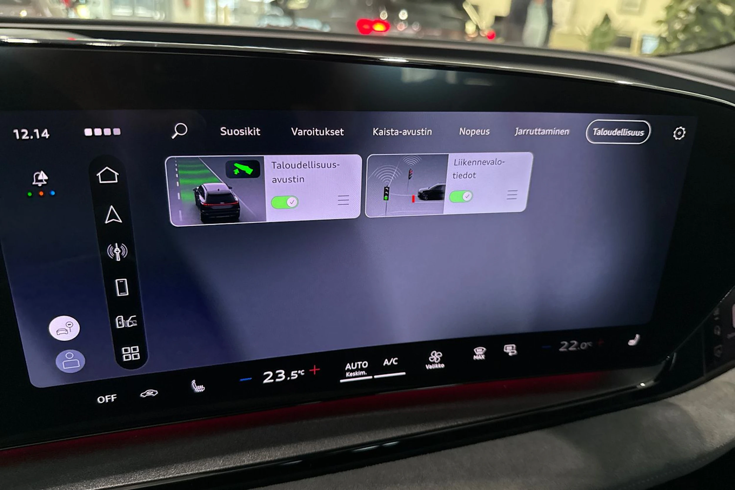 met. harmaa Audi SQ6 e-tron 2026 kuva 29.