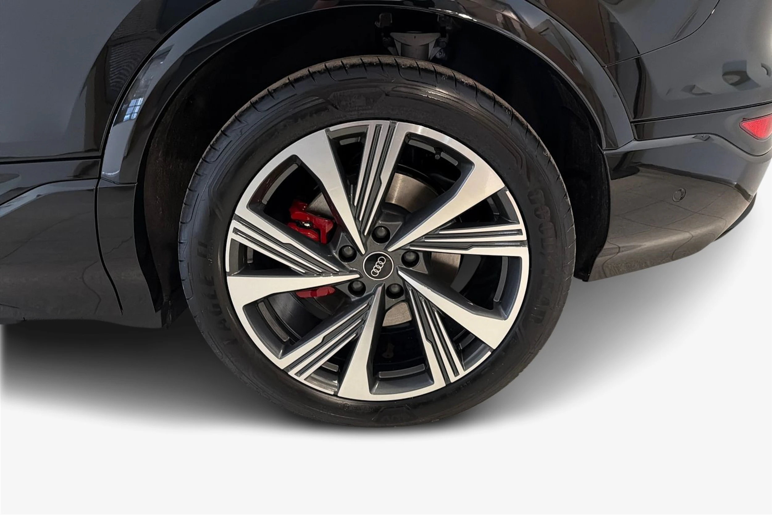 musta Audi SQ6 e-tron 2026 kuva 9.