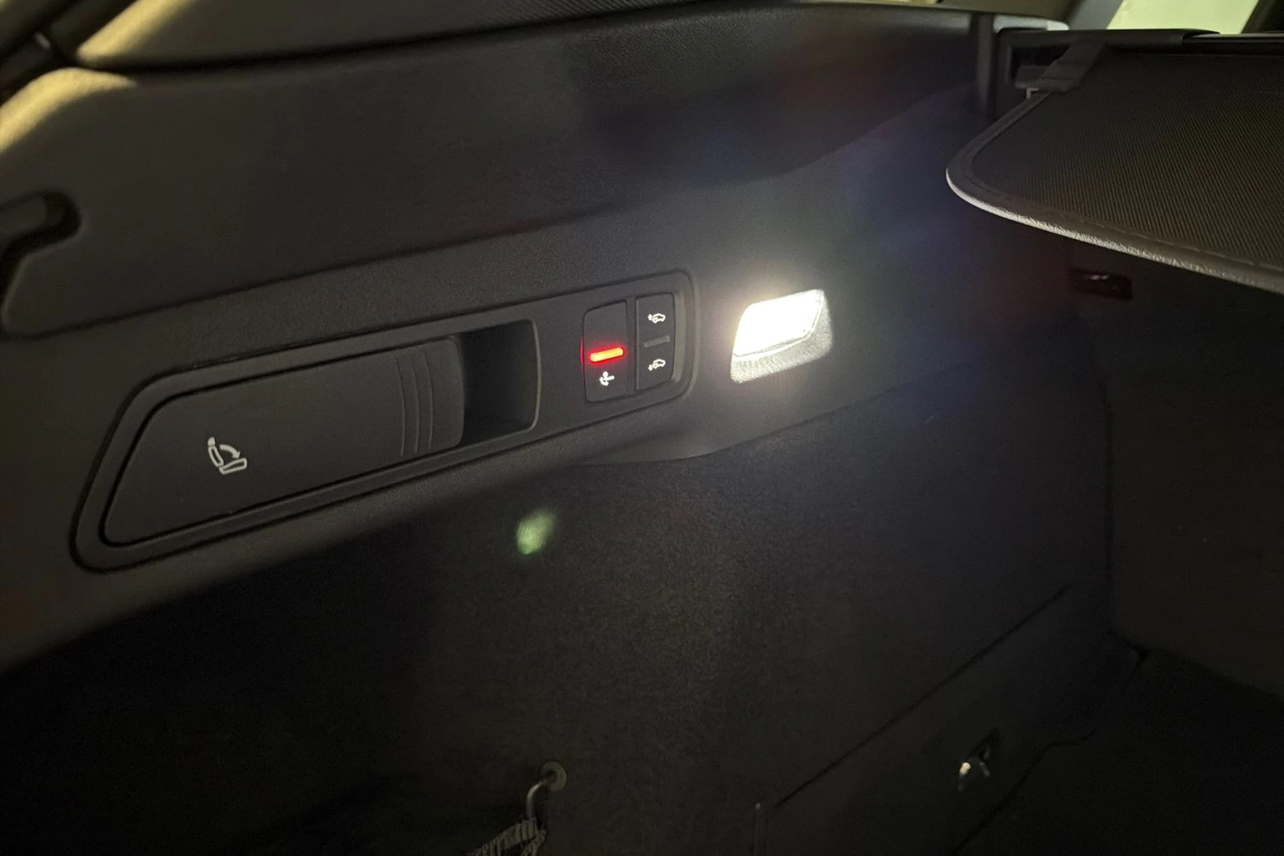 musta Audi SQ6 e-tron 2026 kuva 12.