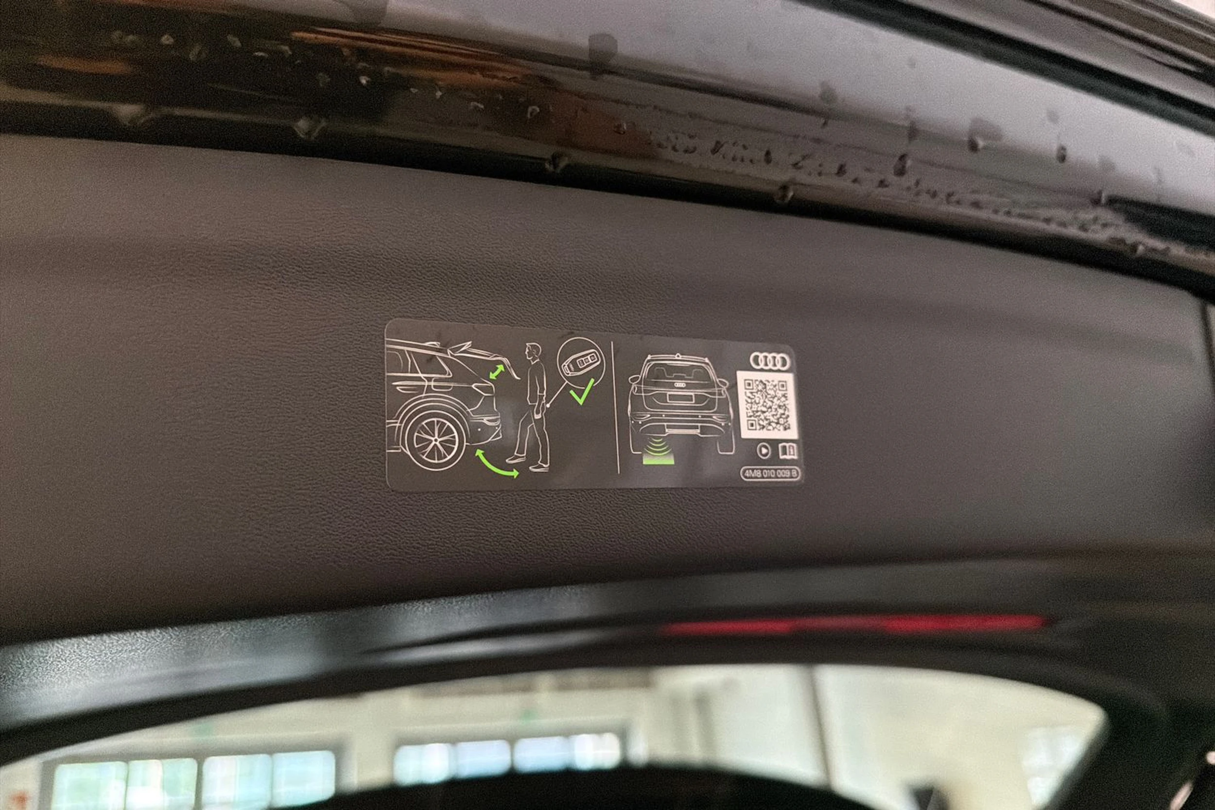 musta Audi SQ6 e-tron 2026 kuva 13.