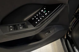 musta Audi SQ6 e-tron 2026 kuva 16.