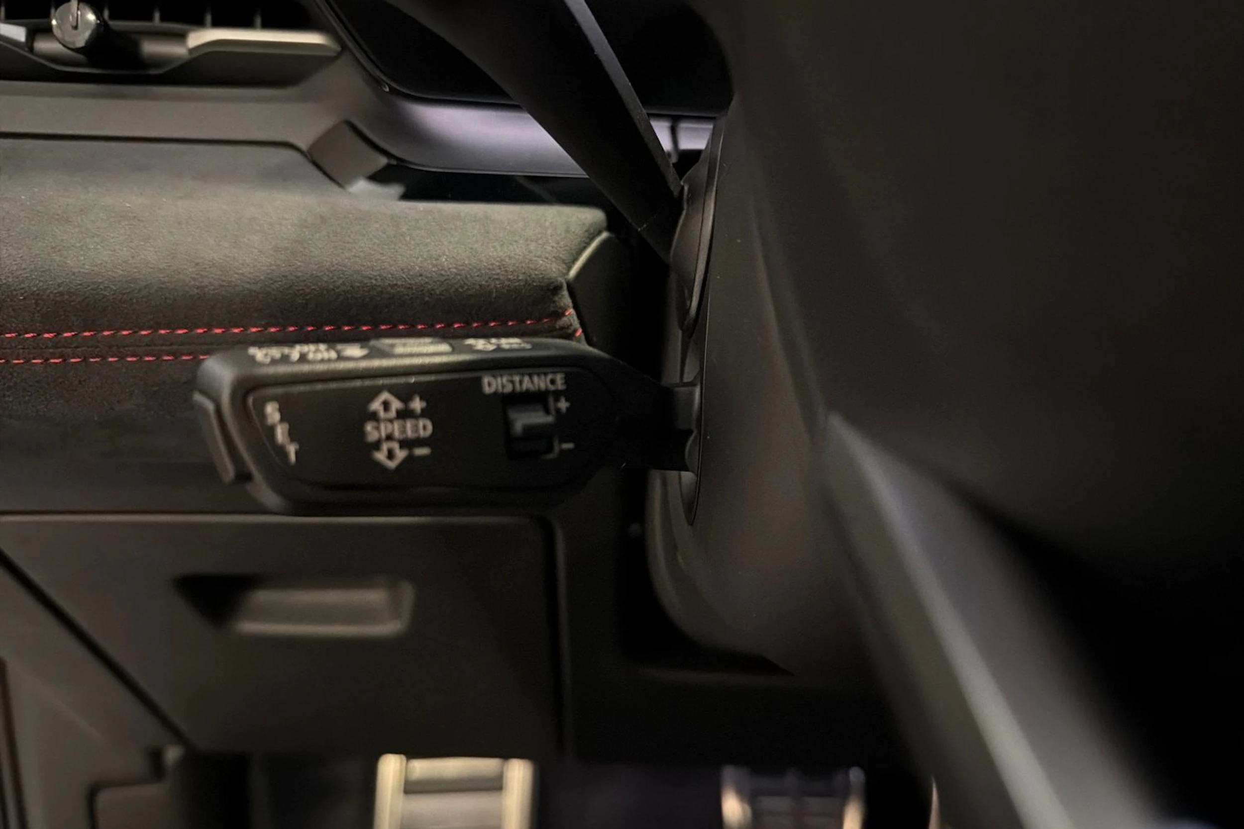 musta Audi SQ6 e-tron 2026 kuva 18.
