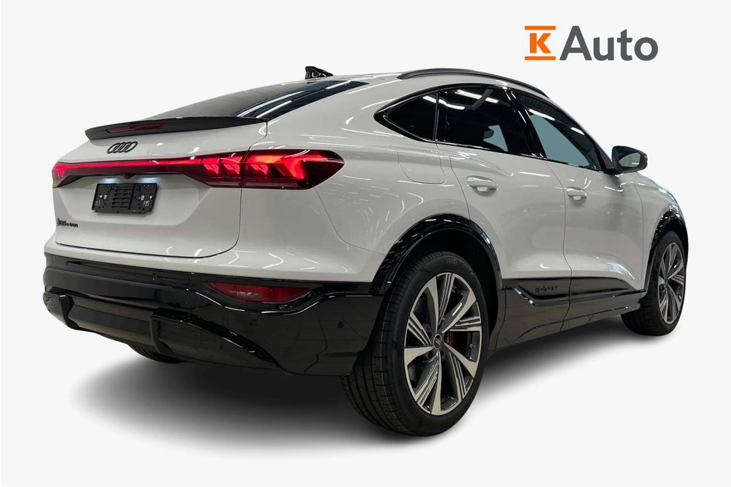 valkoinen Audi SQ6 e-tron 2026 kuva 2.