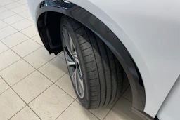 valkoinen Audi SQ6 e-tron 2026 kuva 10.