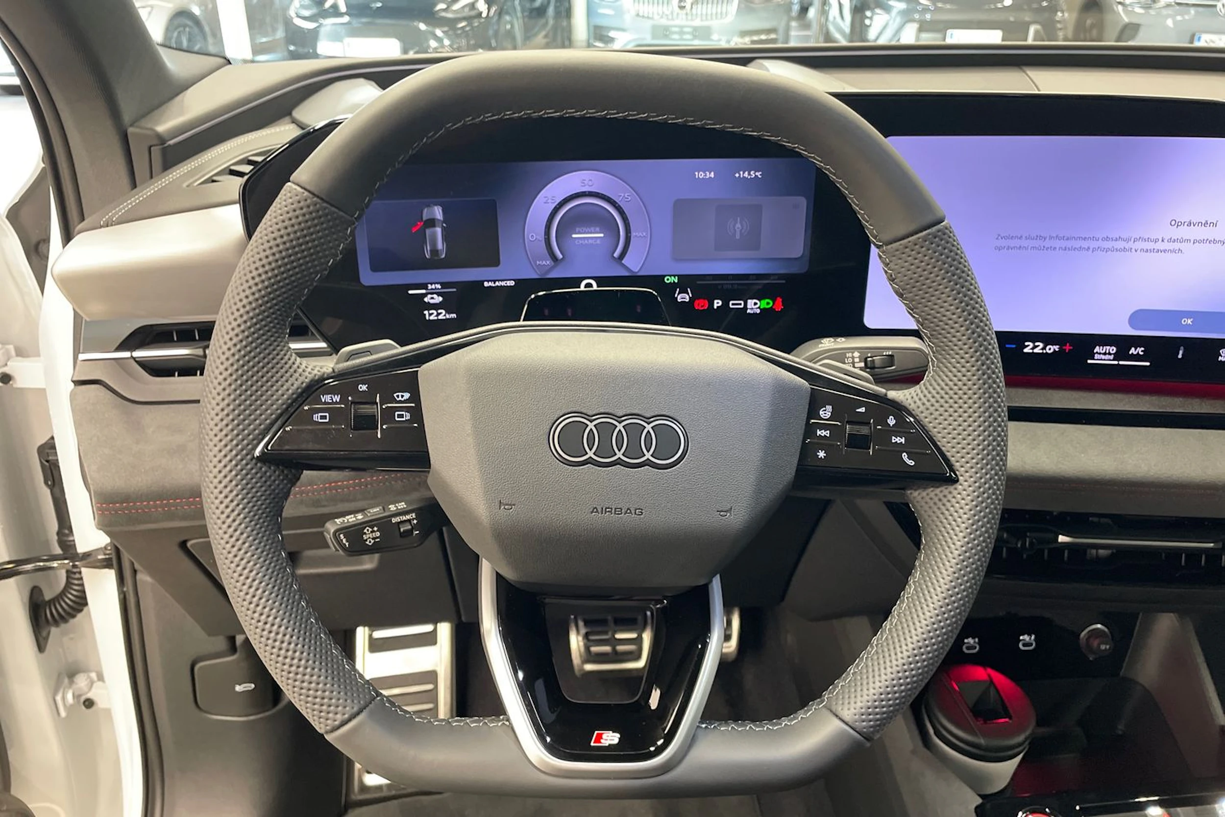 valkoinen Audi SQ6 e-tron 2026 kuva 11.