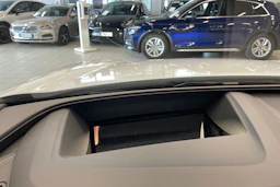 valkoinen Audi SQ6 e-tron 2026 kuva 16.
