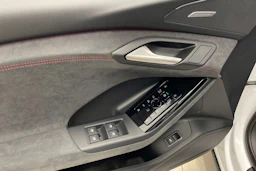 valkoinen Audi SQ6 e-tron 2026 kuva 20.
