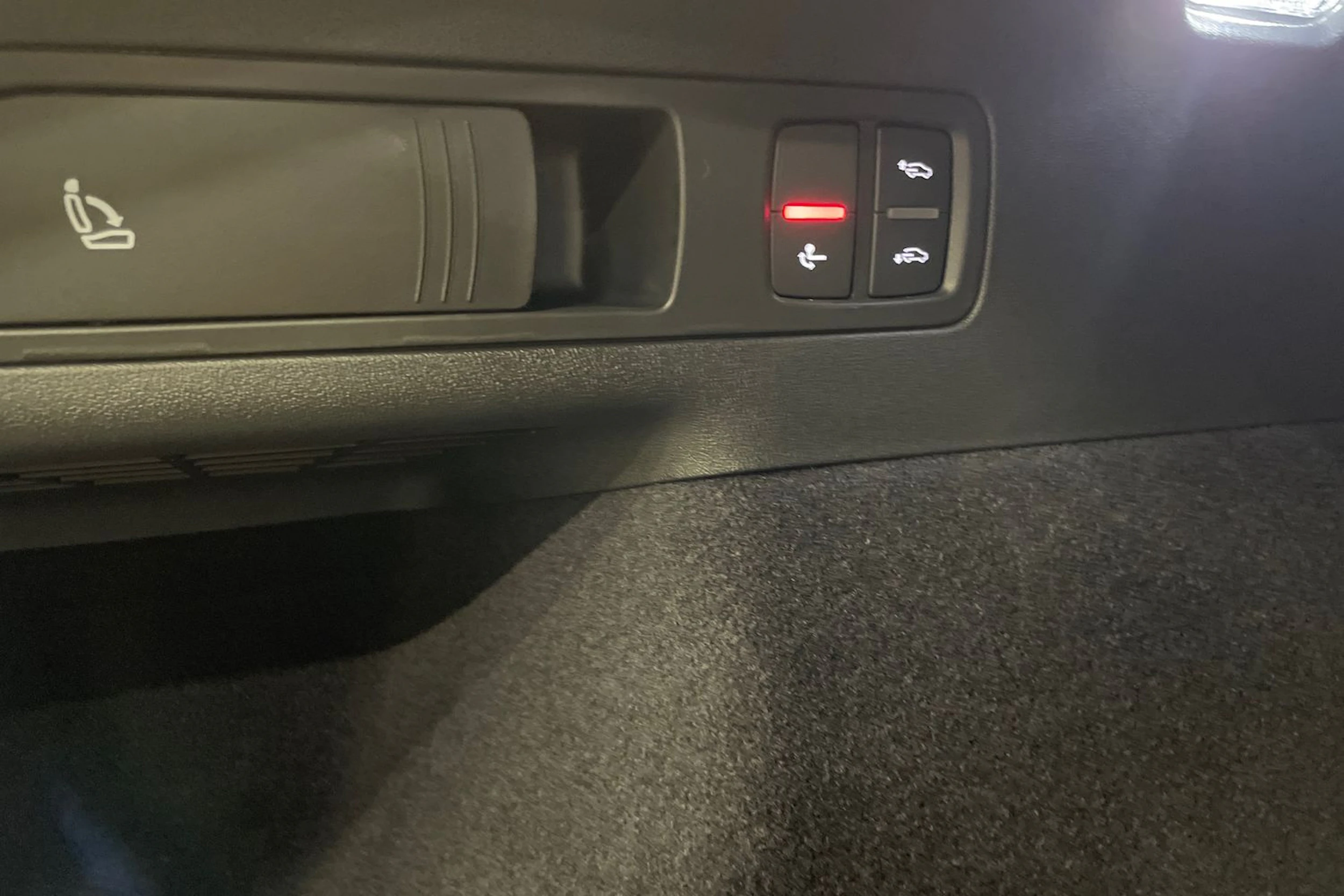 valkoinen Audi SQ6 e-tron 2026 kuva 25.