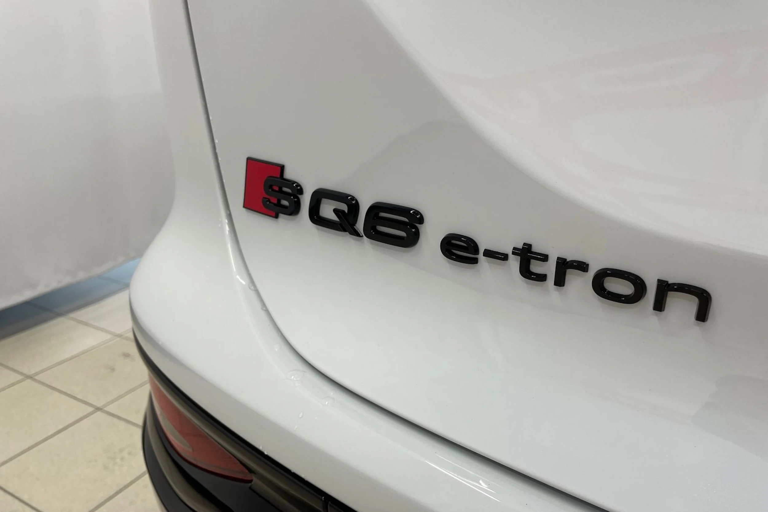 valkoinen Audi SQ6 e-tron 2026 kuva 30.