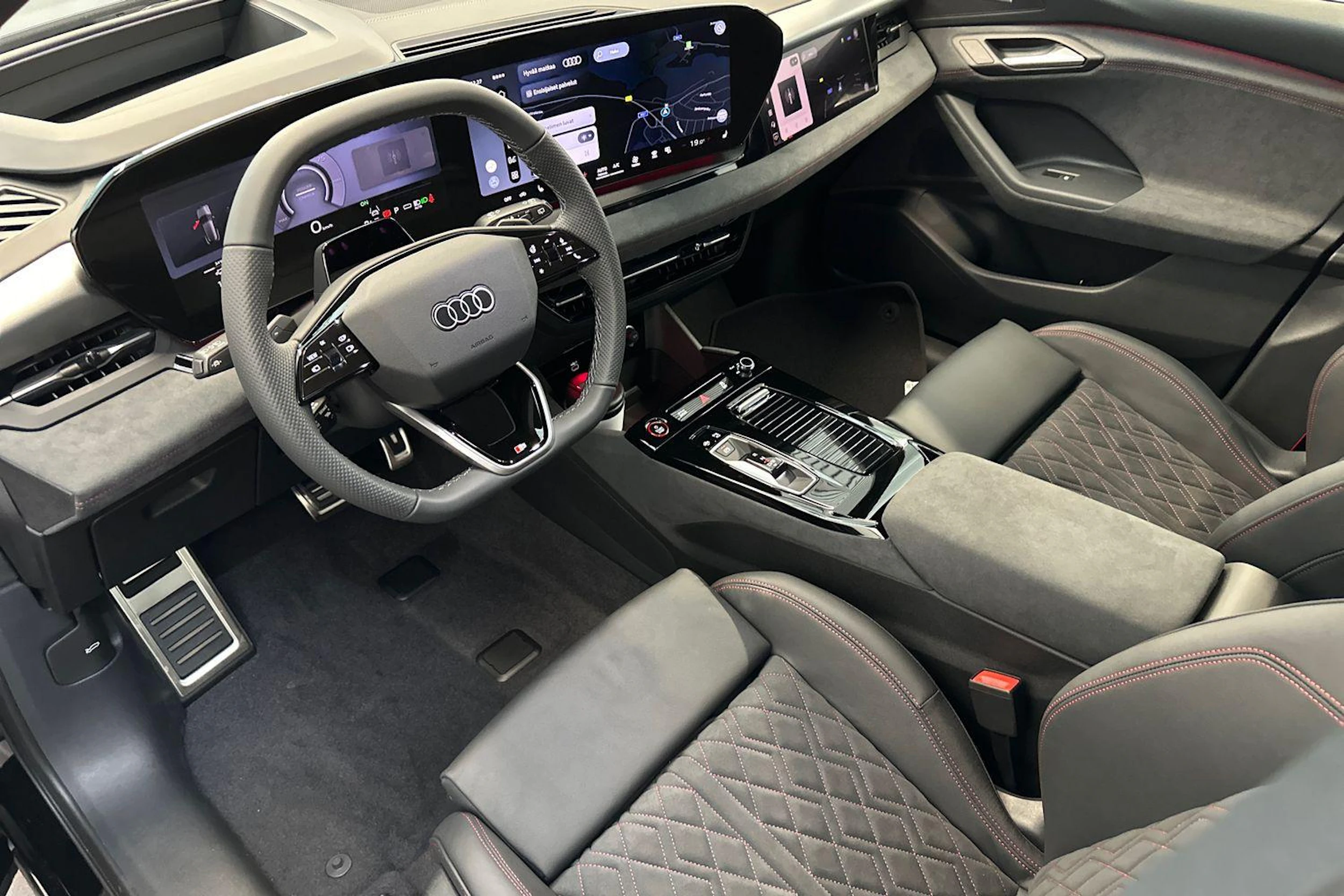 mythos musta Audi SQ6 e-tron 2026 kuva 6.
