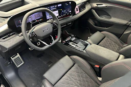 mythos musta Audi SQ6 e-tron 2026 kuva 6.