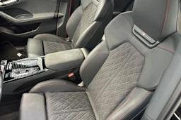 mythos musta Audi SQ6 e-tron 2026 kuva 12.