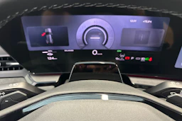 mythos musta Audi SQ6 e-tron 2026 kuva 17.