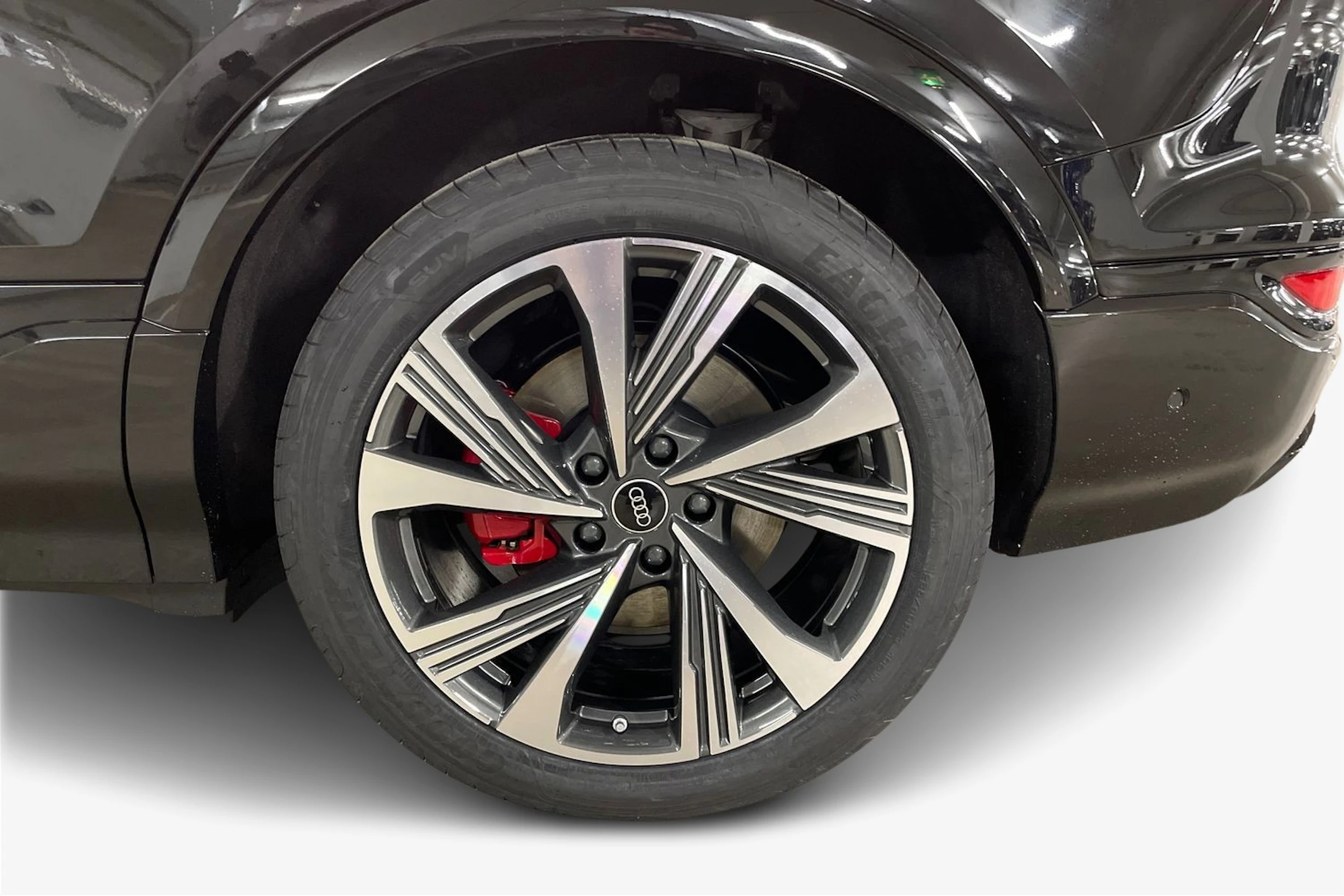 musta Audi SQ6 e-tron 2026 kuva 9.