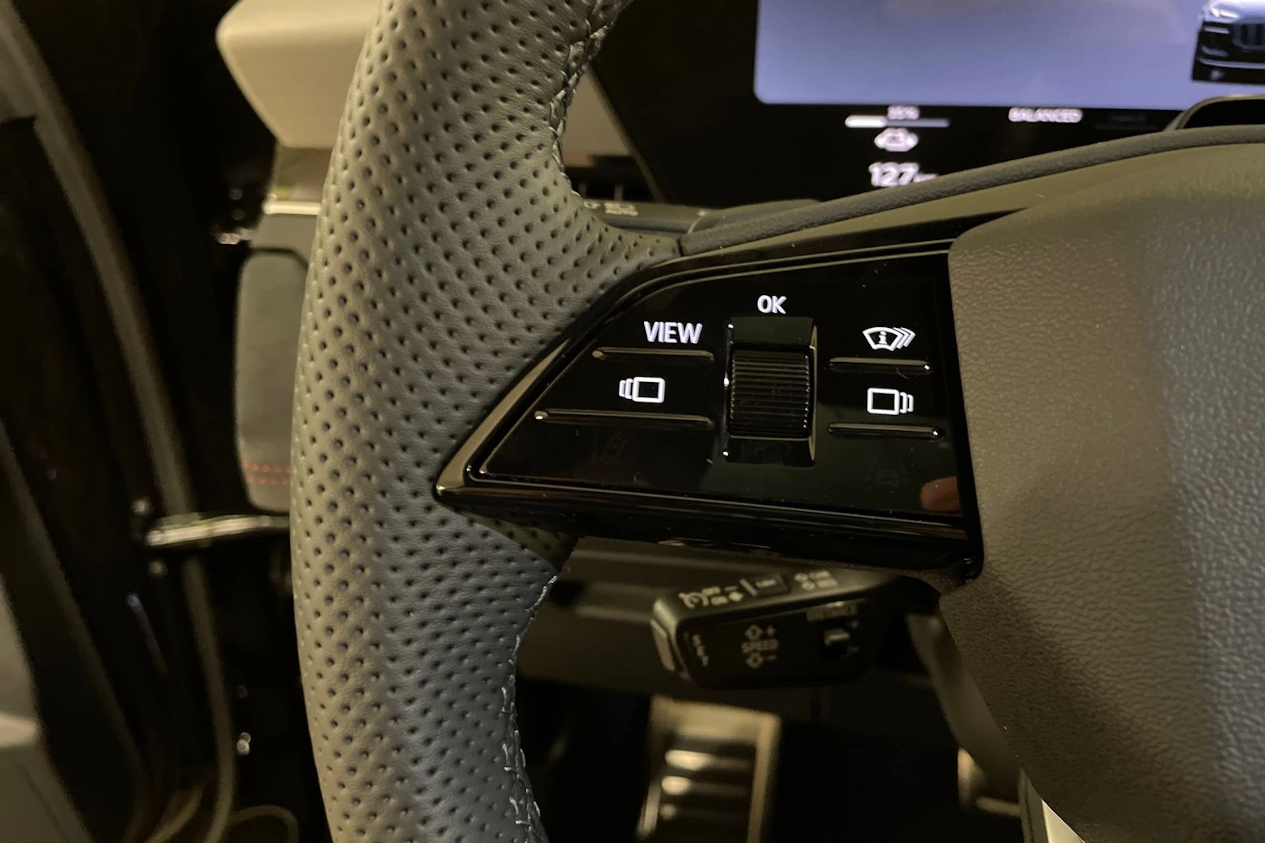 musta Audi SQ6 e-tron 2026 kuva 12.