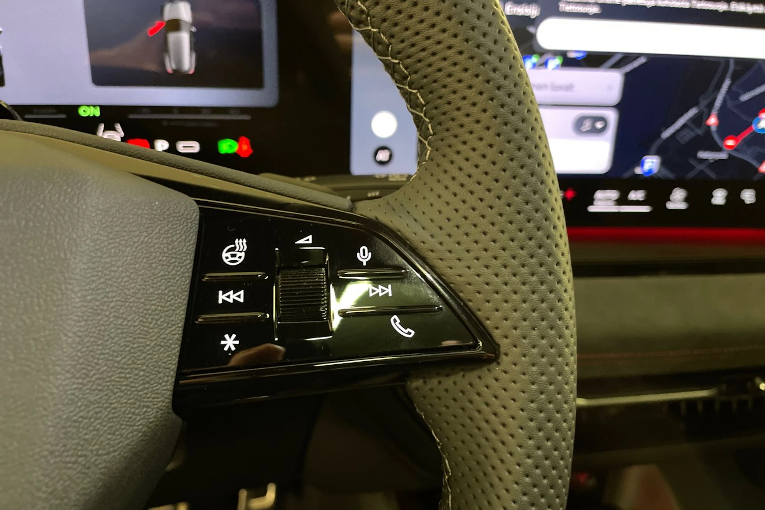 musta Audi SQ6 e-tron 2026 kuva 13.