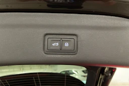 musta Audi SQ6 e-tron 2026 kuva 15.