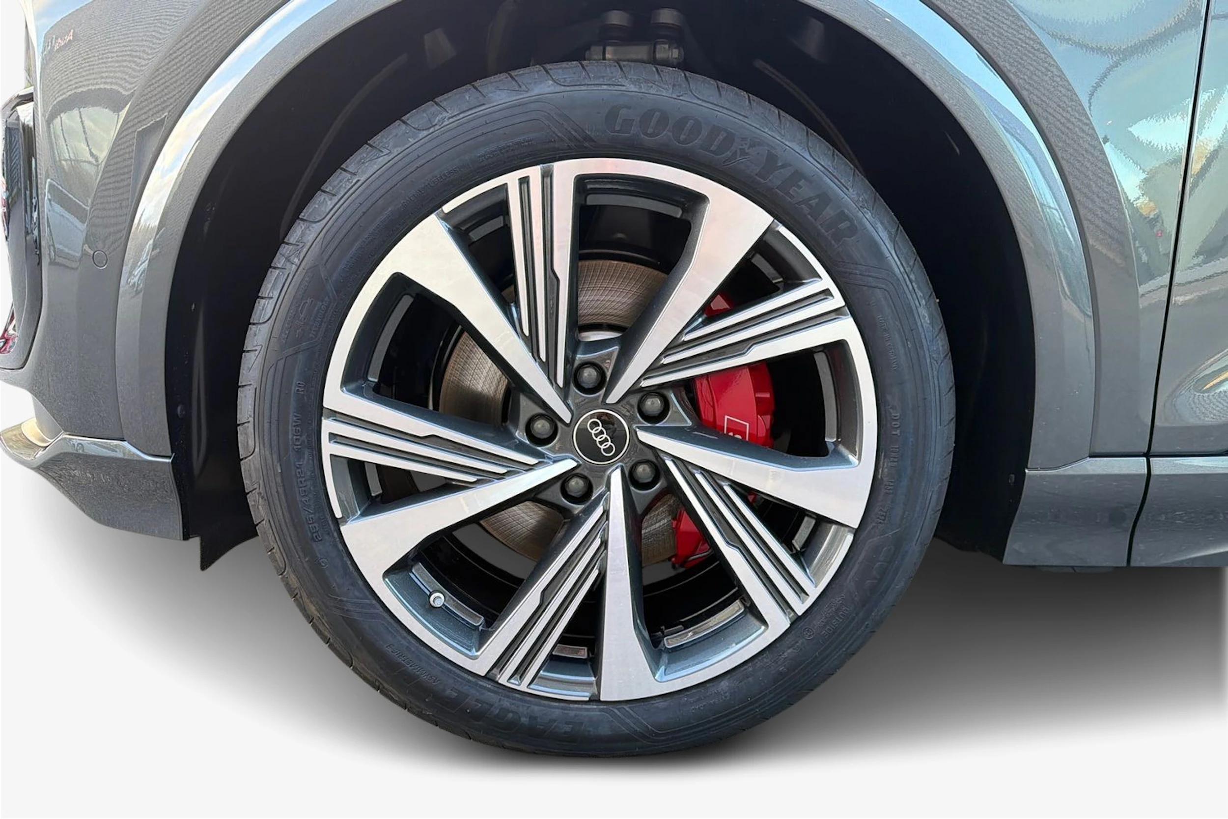 harmaa Audi SQ6 e-tron 2026 kuva 9.