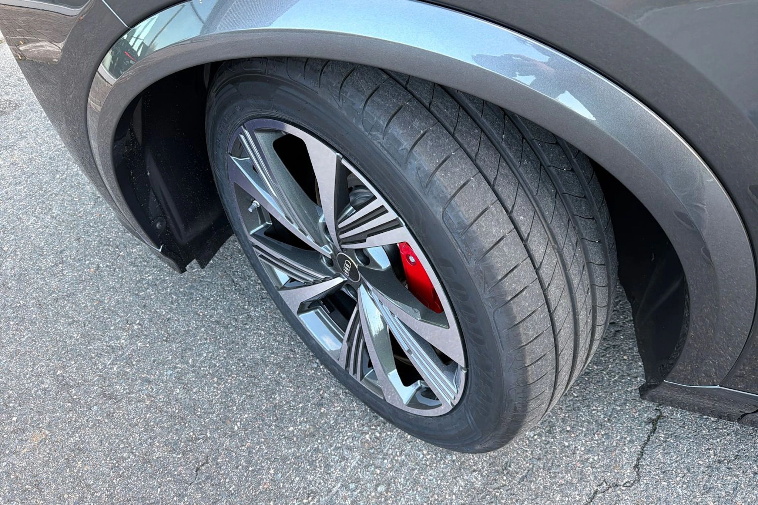 harmaa Audi SQ6 e-tron 2026 kuva 10.