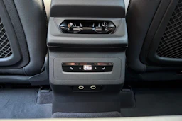 harmaa Audi SQ6 e-tron 2026 kuva 11.
