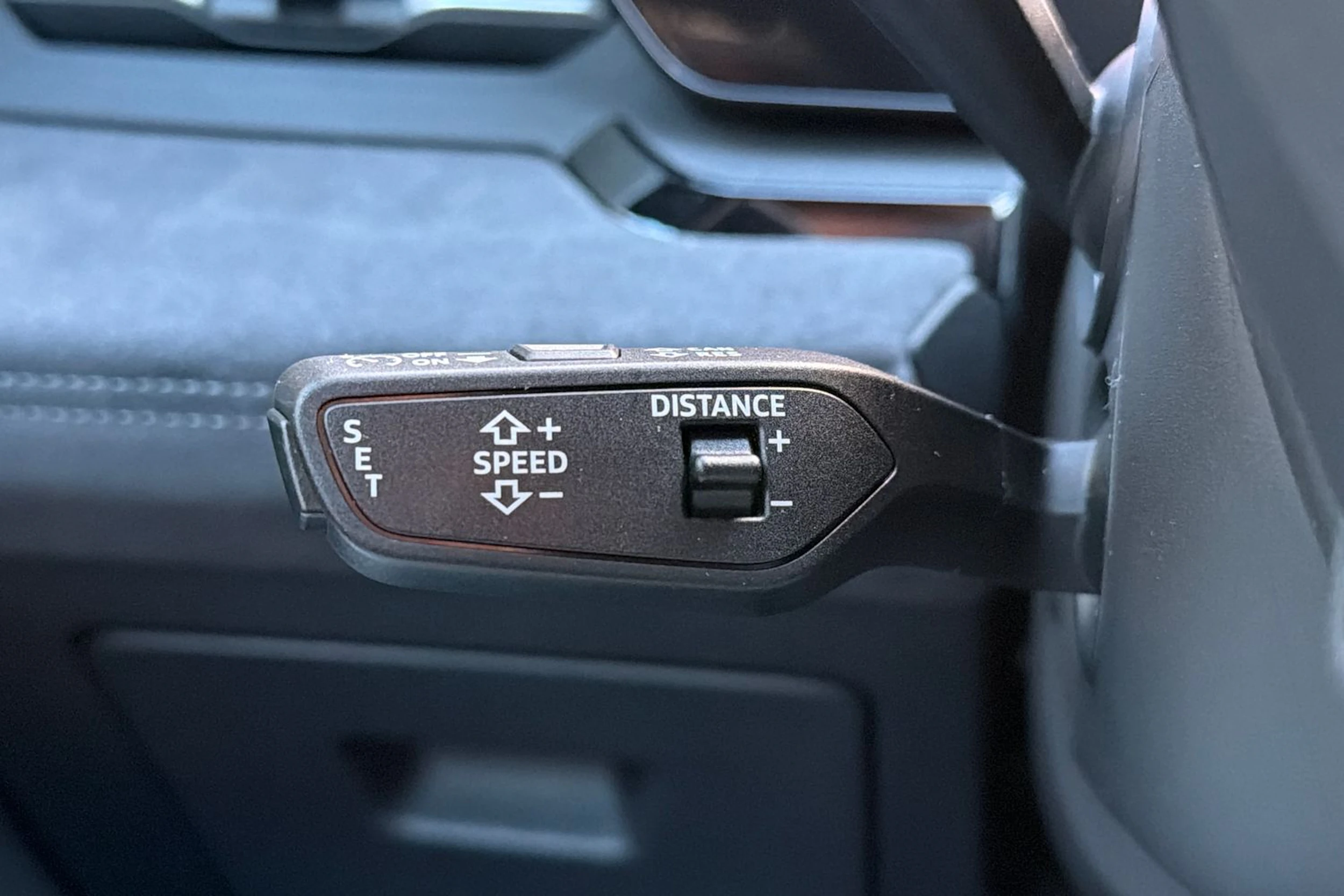 harmaa Audi SQ6 e-tron 2026 kuva 18.