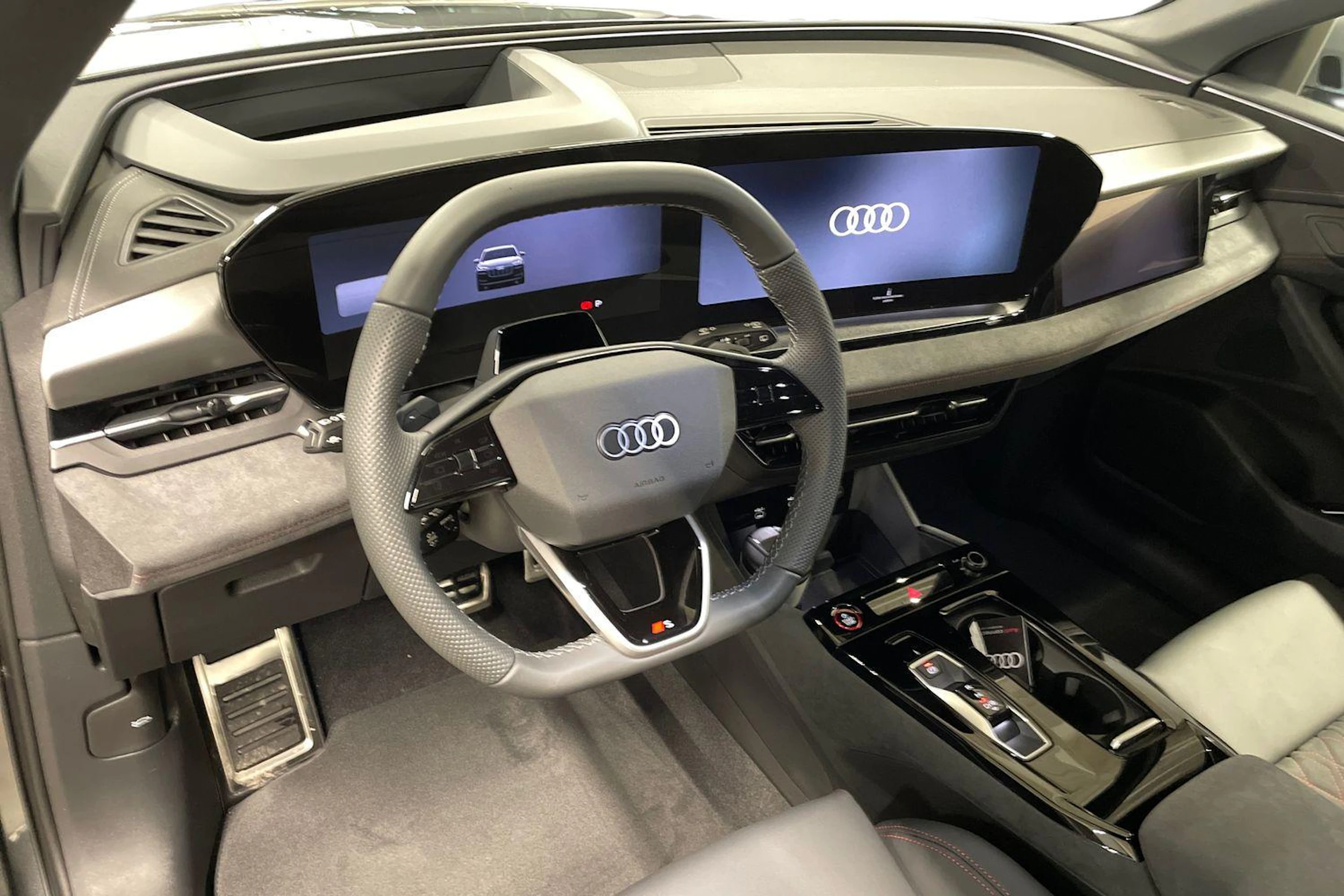 harmaa Audi SQ6 e-tron 2026 kuva 6.