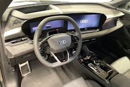 harmaa Audi SQ6 e-tron 2026 kuva 6.