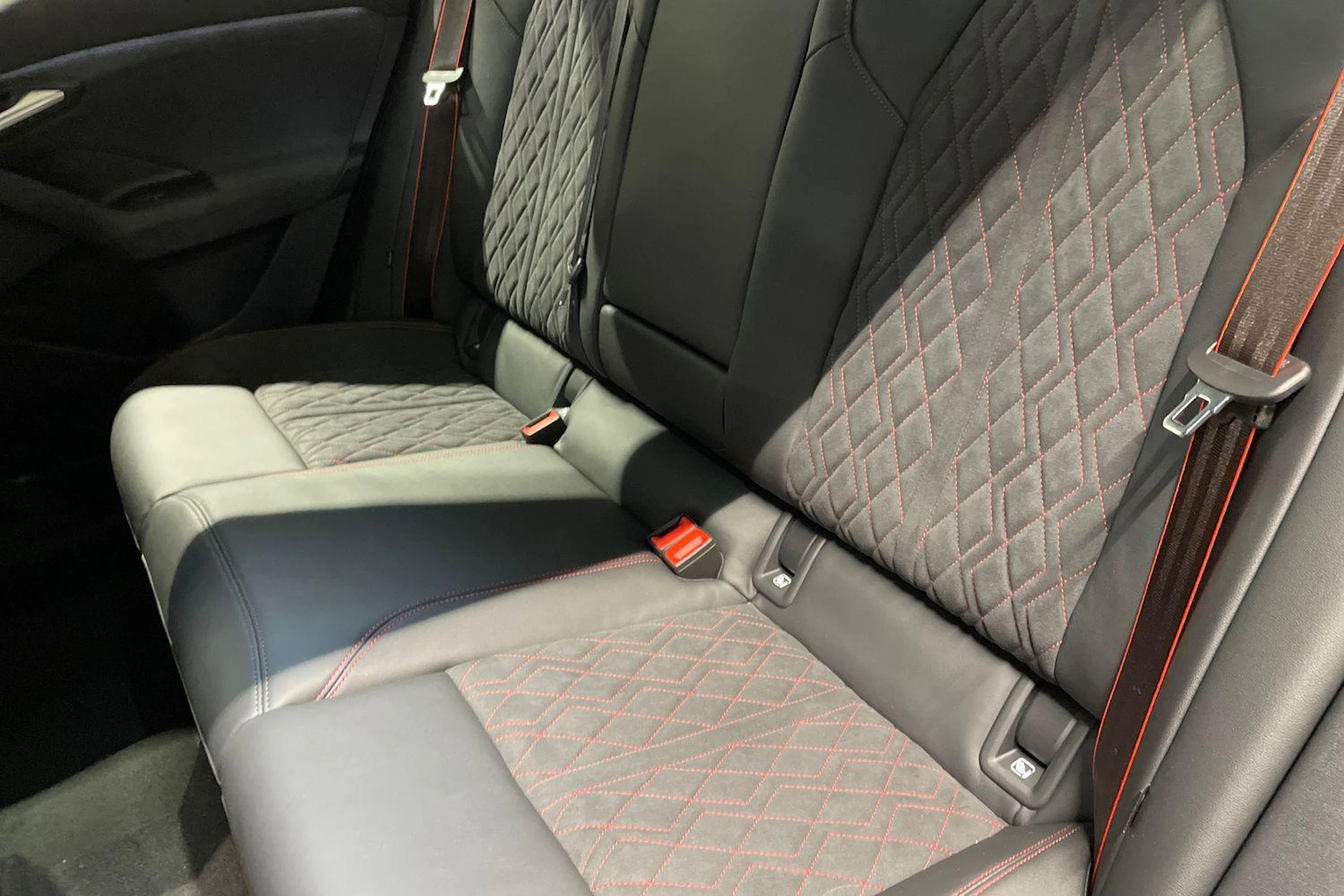 harmaa Audi SQ6 e-tron 2026 kuva 8.