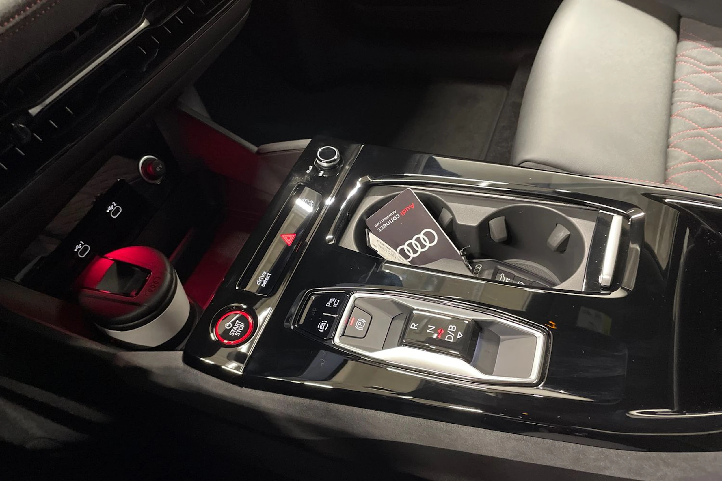 harmaa Audi SQ6 e-tron 2026 kuva 13.