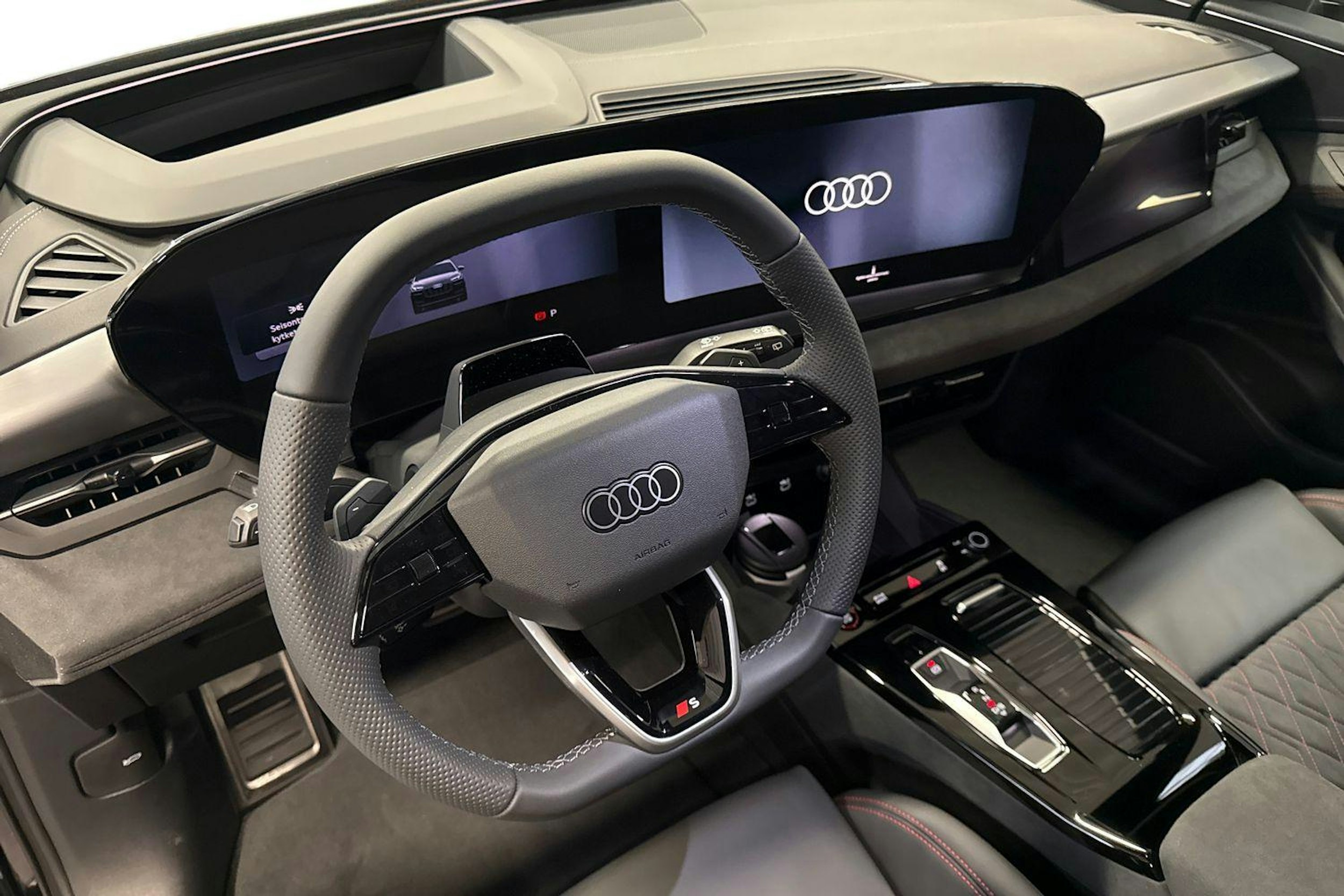met. musta Audi SQ6 e-tron 2026 kuva 6.