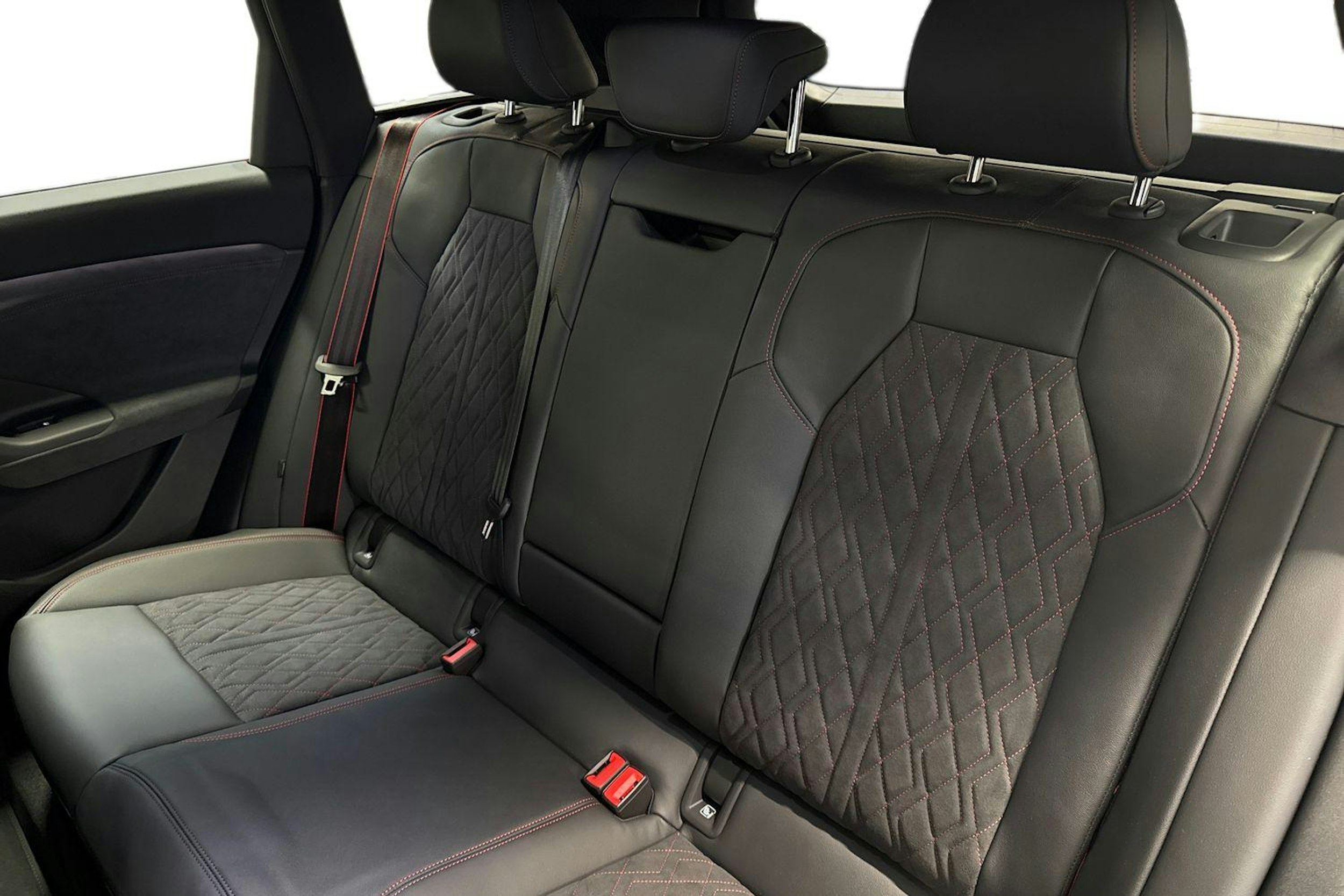 met. musta Audi SQ6 e-tron 2026 kuva 8.