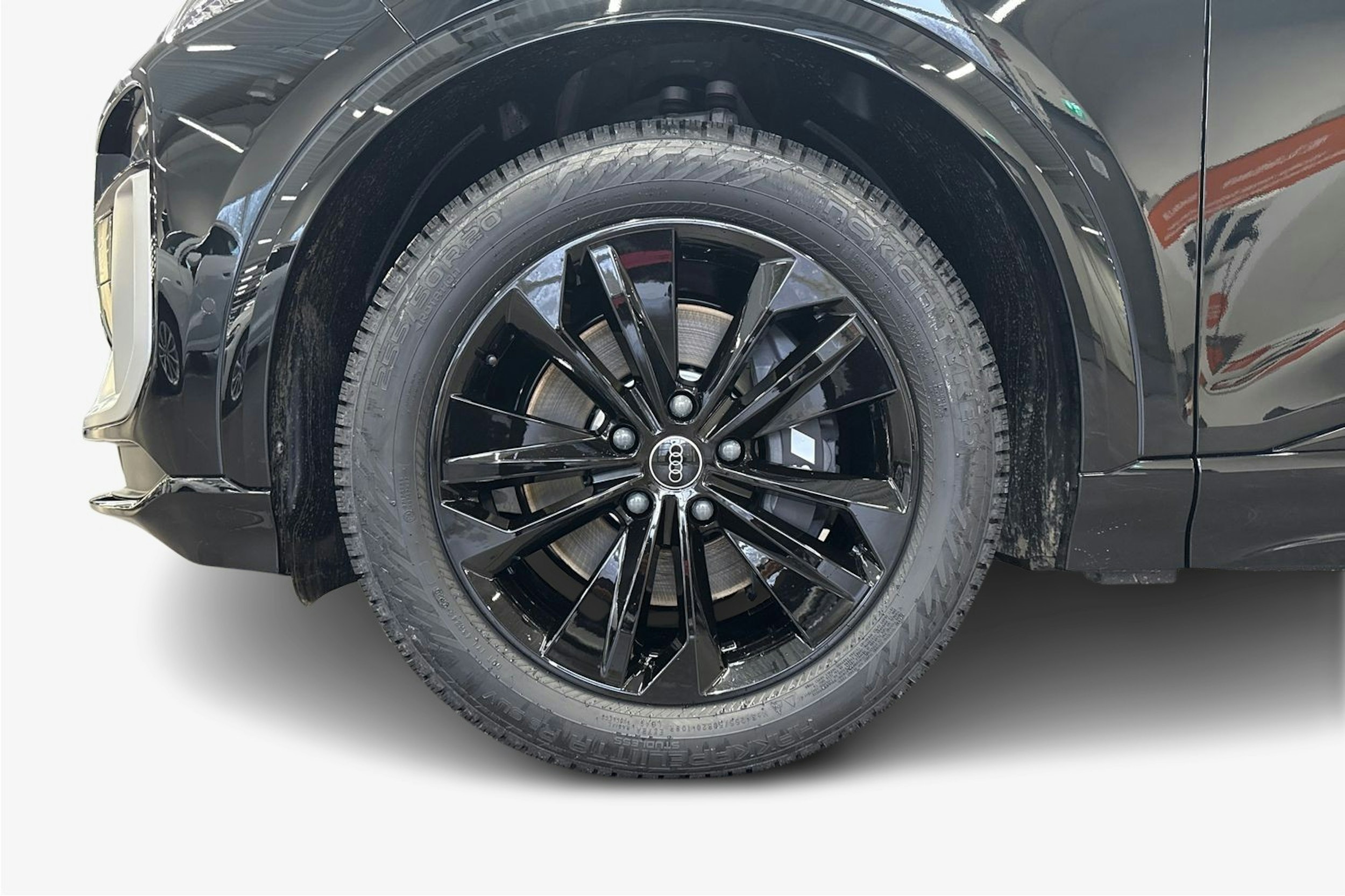 met. musta Audi SQ6 e-tron 2026 kuva 9.