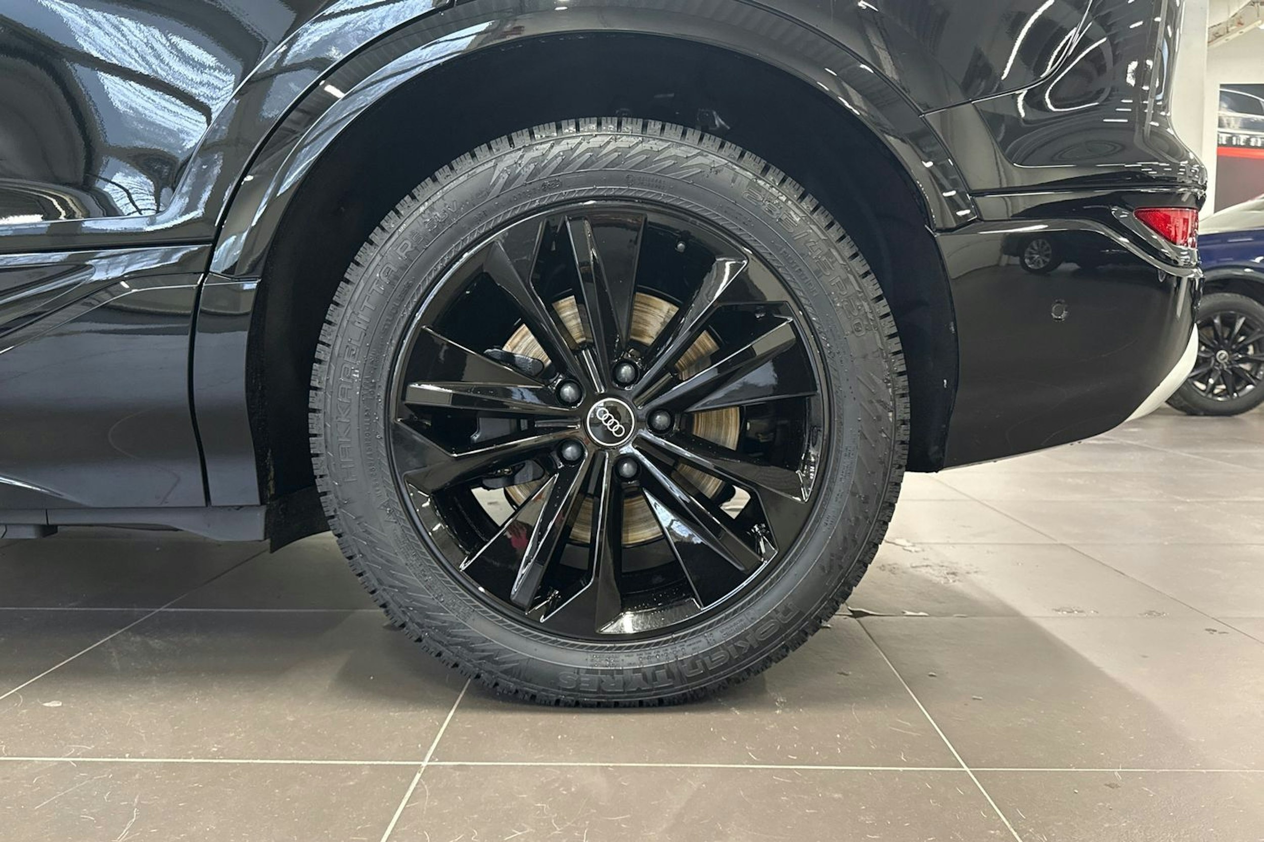 met. musta Audi SQ6 e-tron 2026 kuva 10.