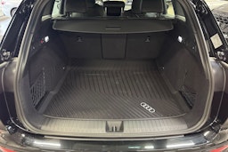 met. musta Audi SQ6 e-tron 2026 kuva 11.