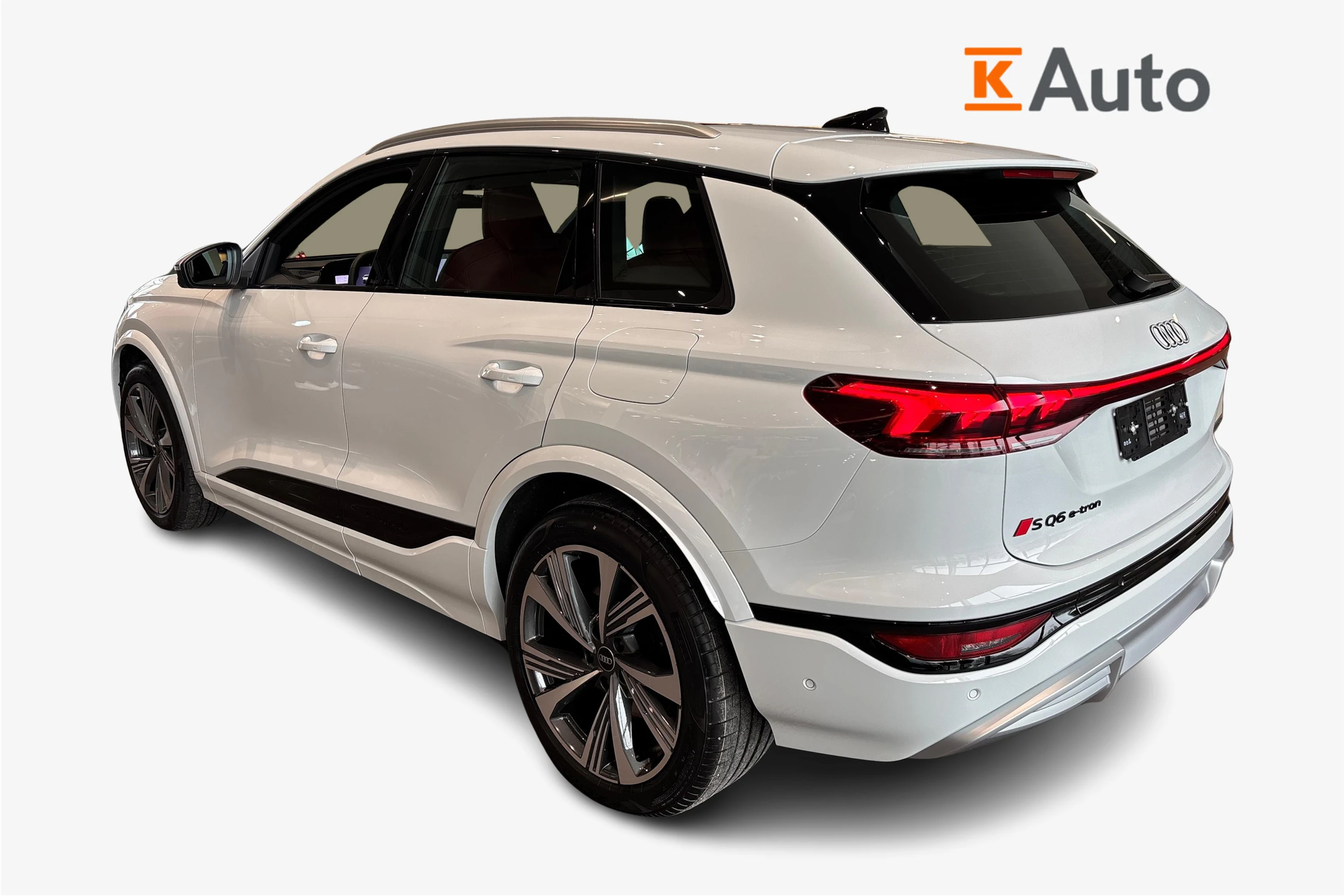 valkoinen Audi SQ6 e-tron 2026 kuva 17.