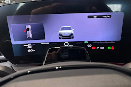 valkoinen Audi SQ6 e-tron 2026 kuva 28.