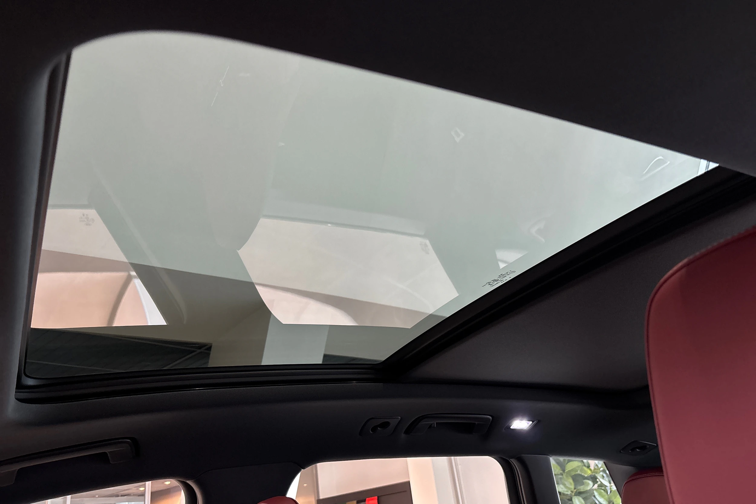 valkoinen Audi SQ6 e-tron 2026 kuva 29.