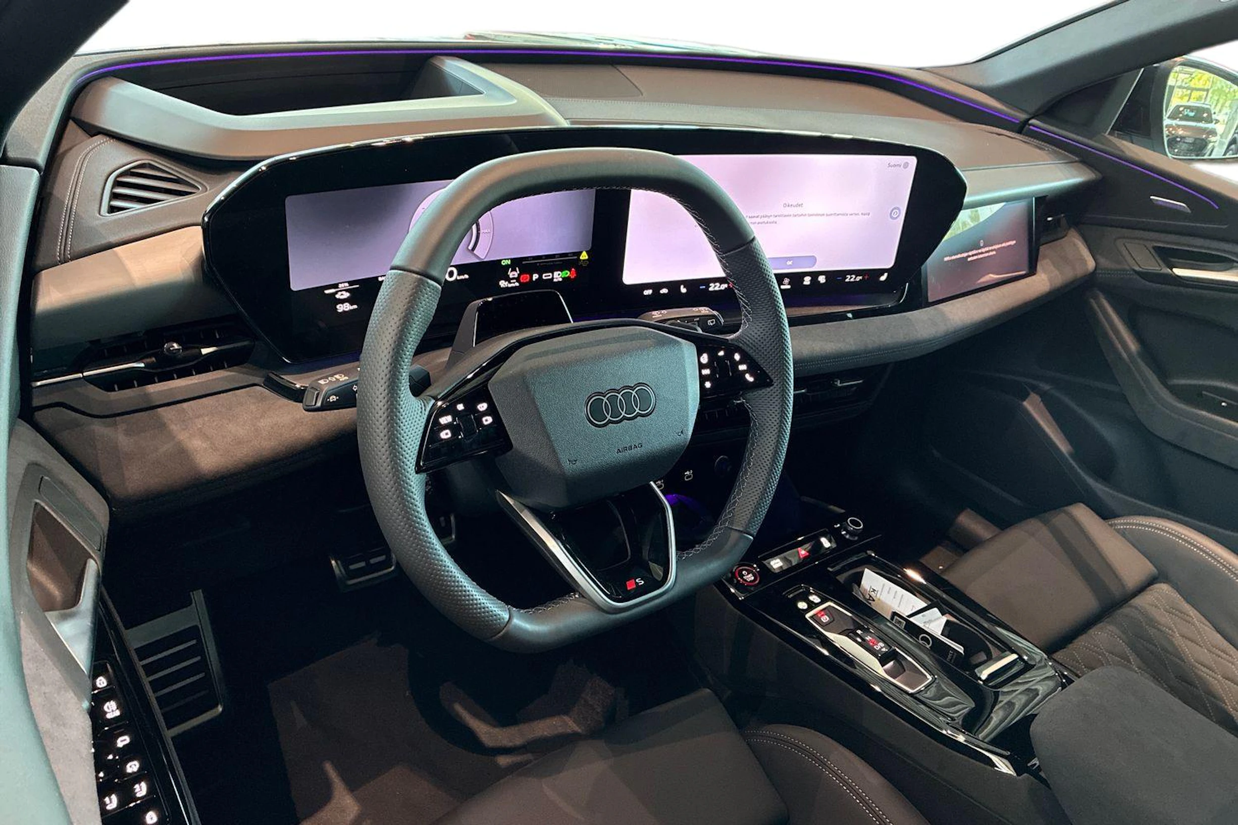 harmaa Audi SQ6 e-tron 2026 kuva 6.