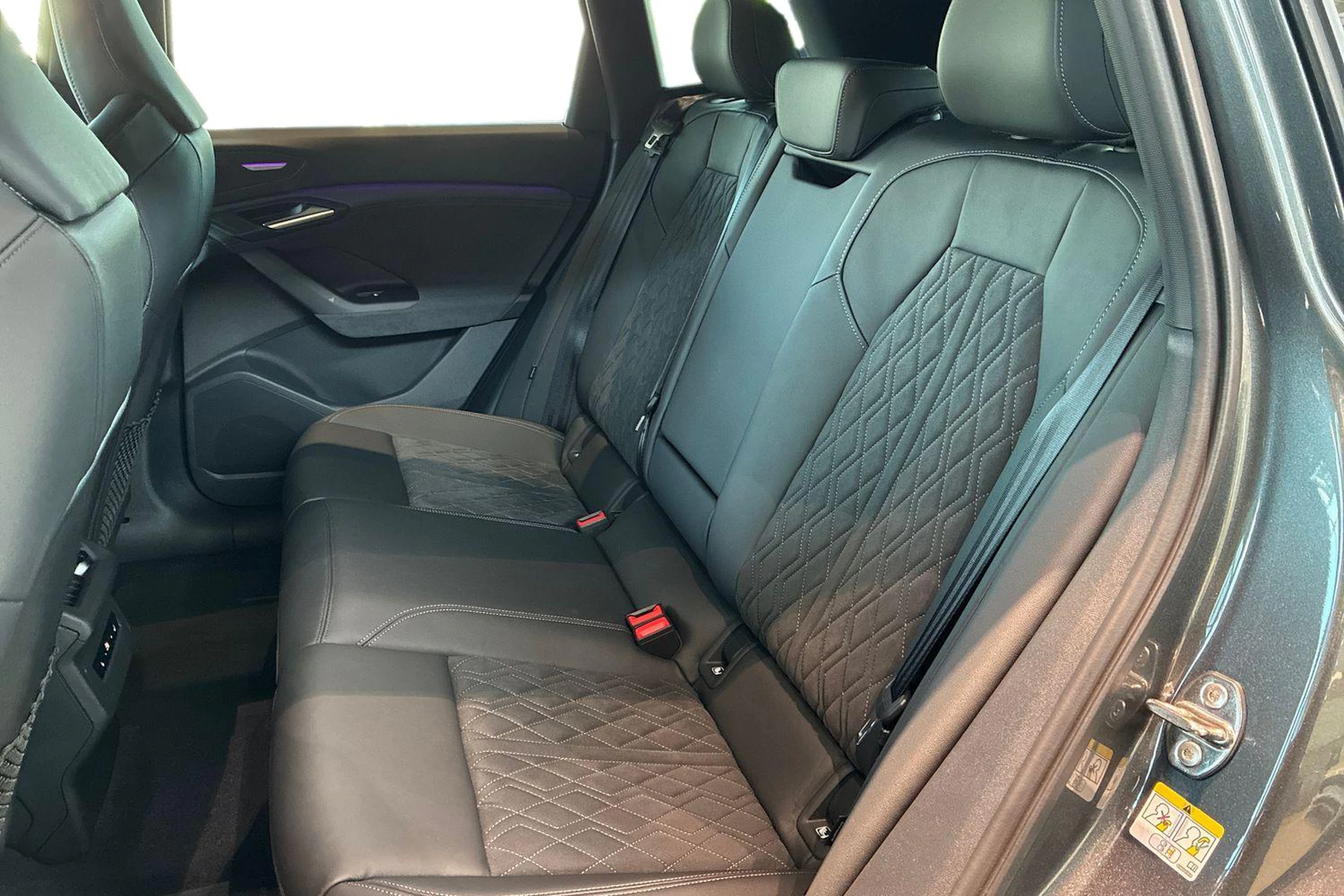 harmaa Audi SQ6 e-tron 2026 kuva 8.