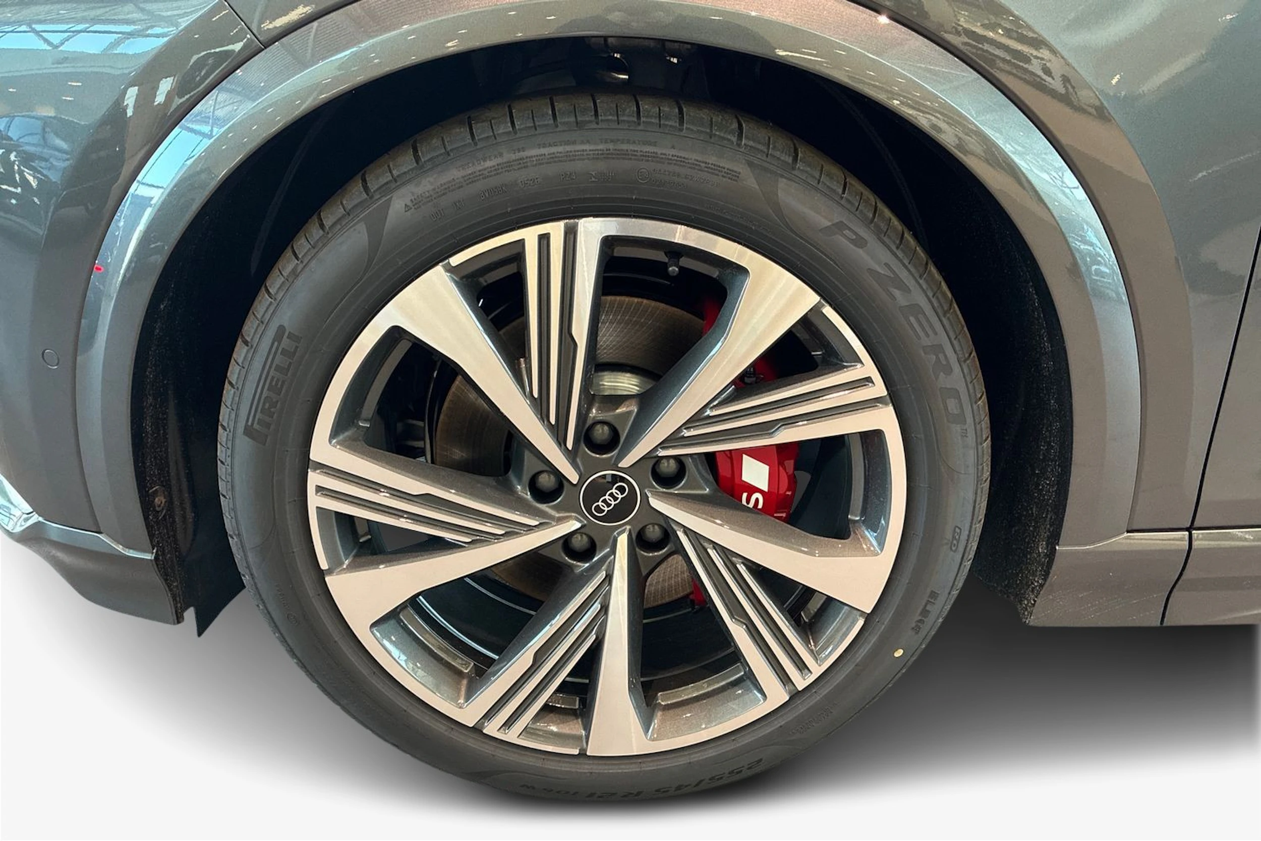 harmaa Audi SQ6 e-tron 2026 kuva 9.