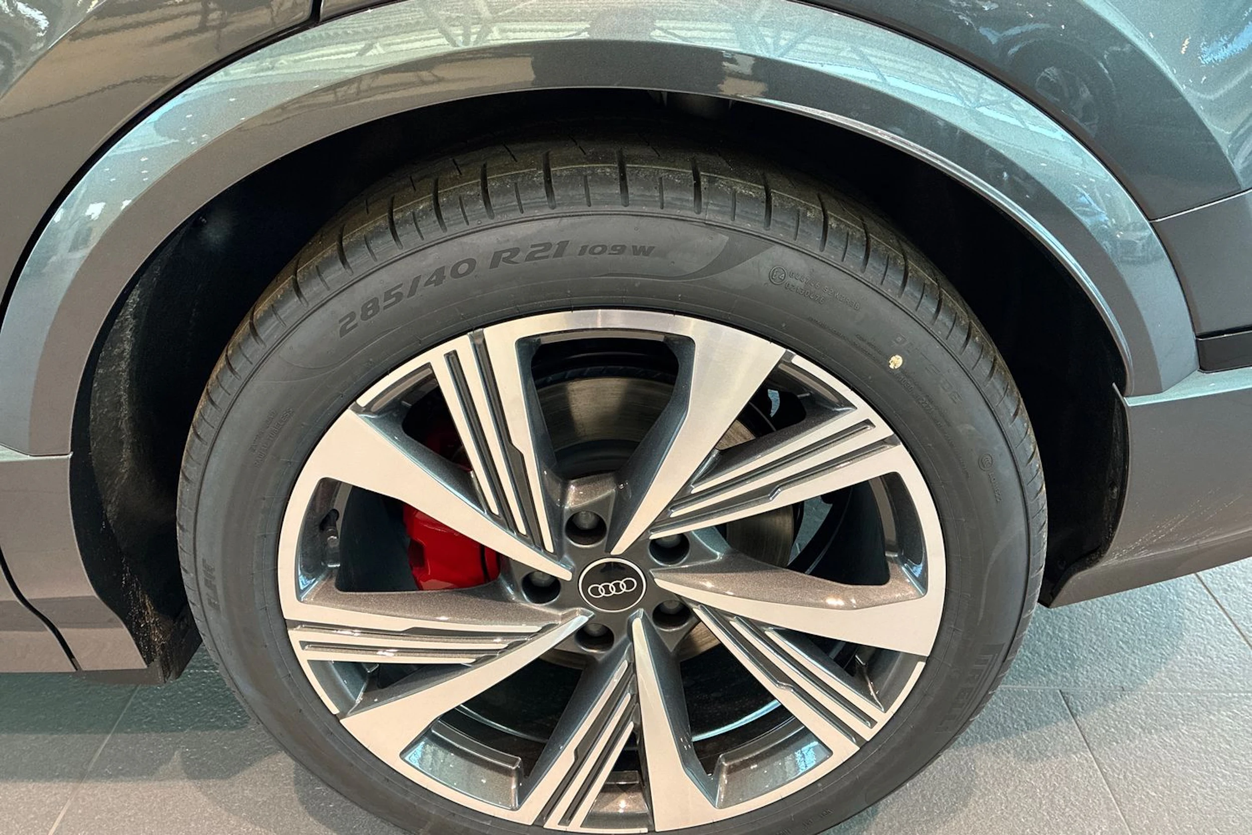 harmaa Audi SQ6 e-tron 2026 kuva 10.