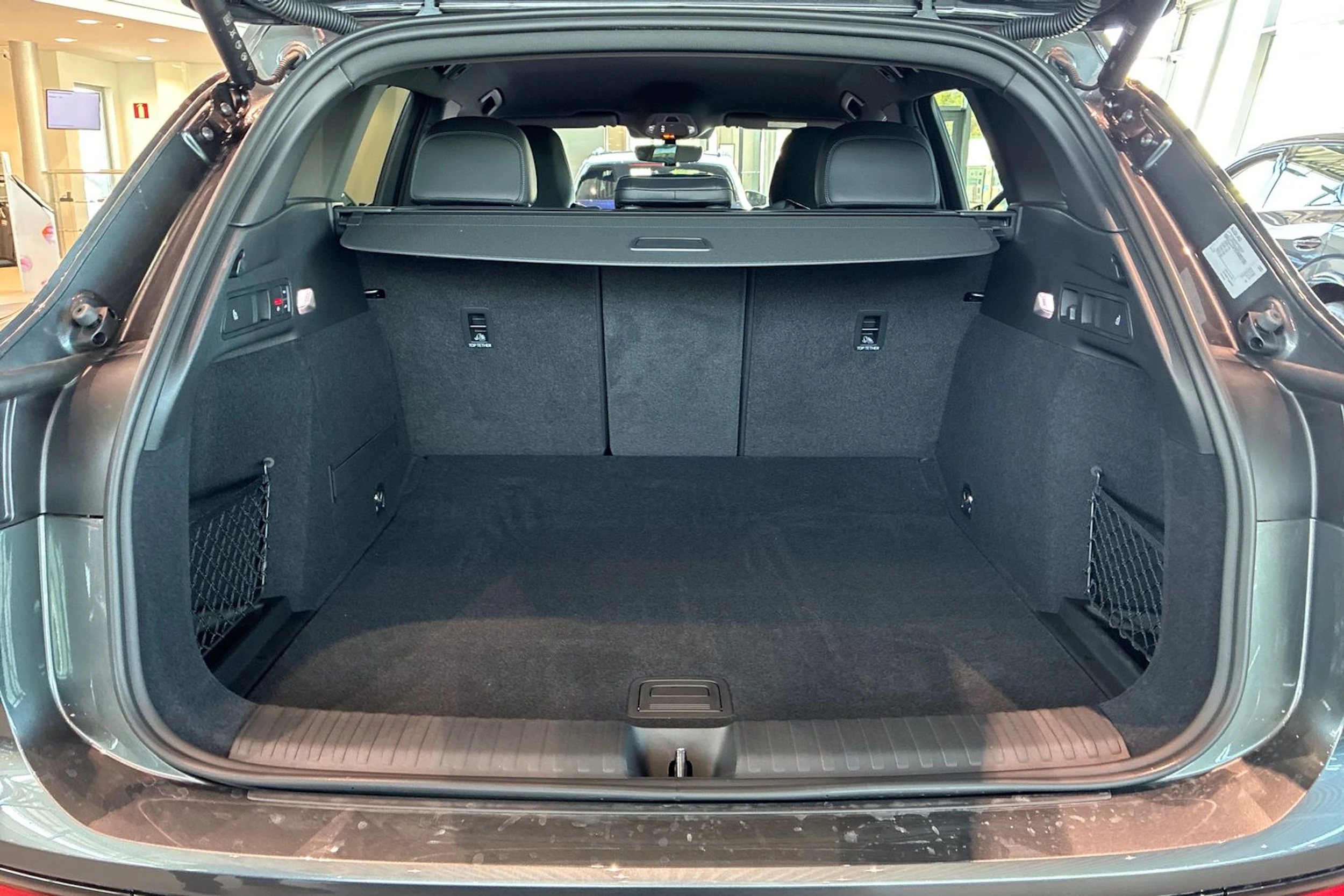 harmaa Audi SQ6 e-tron 2026 kuva 11.
