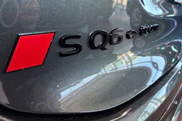 harmaa Audi SQ6 e-tron 2026 kuva 13.
